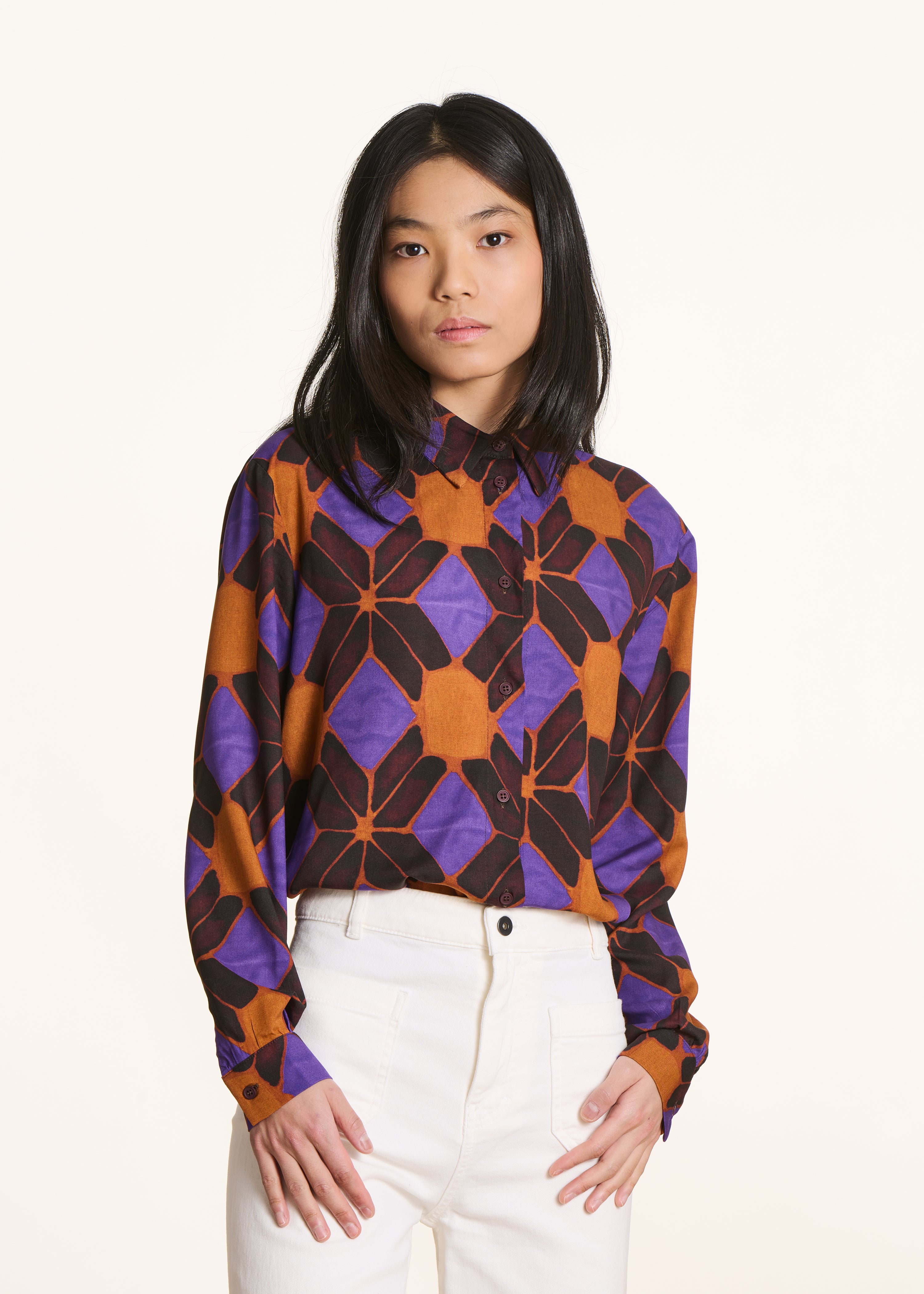 Camicia ampia arancione e viola con stampa