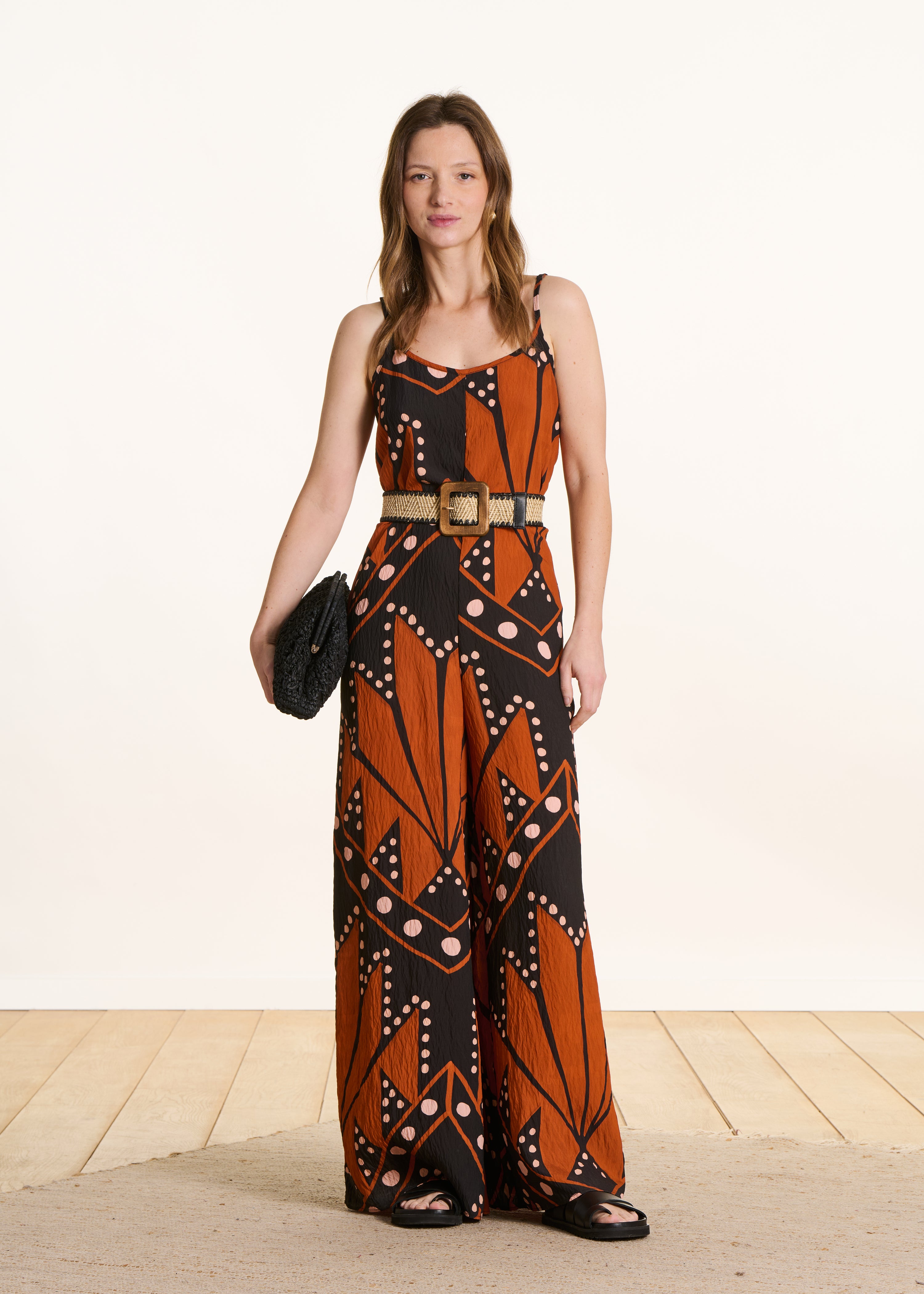 Mono largo amplio con tirantes estampado negro y naranja