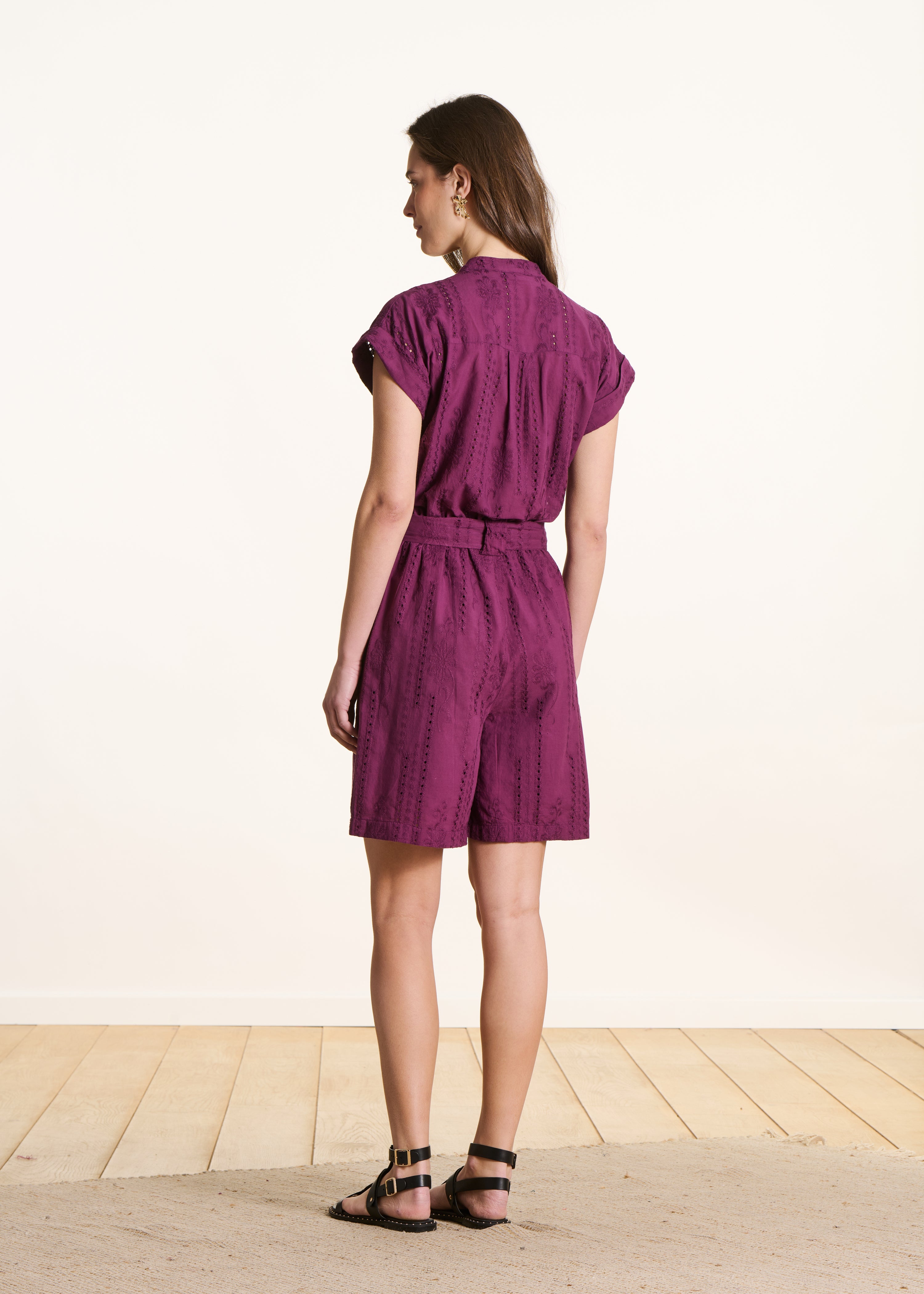 Violette playsuit in Engelse borduurwerk