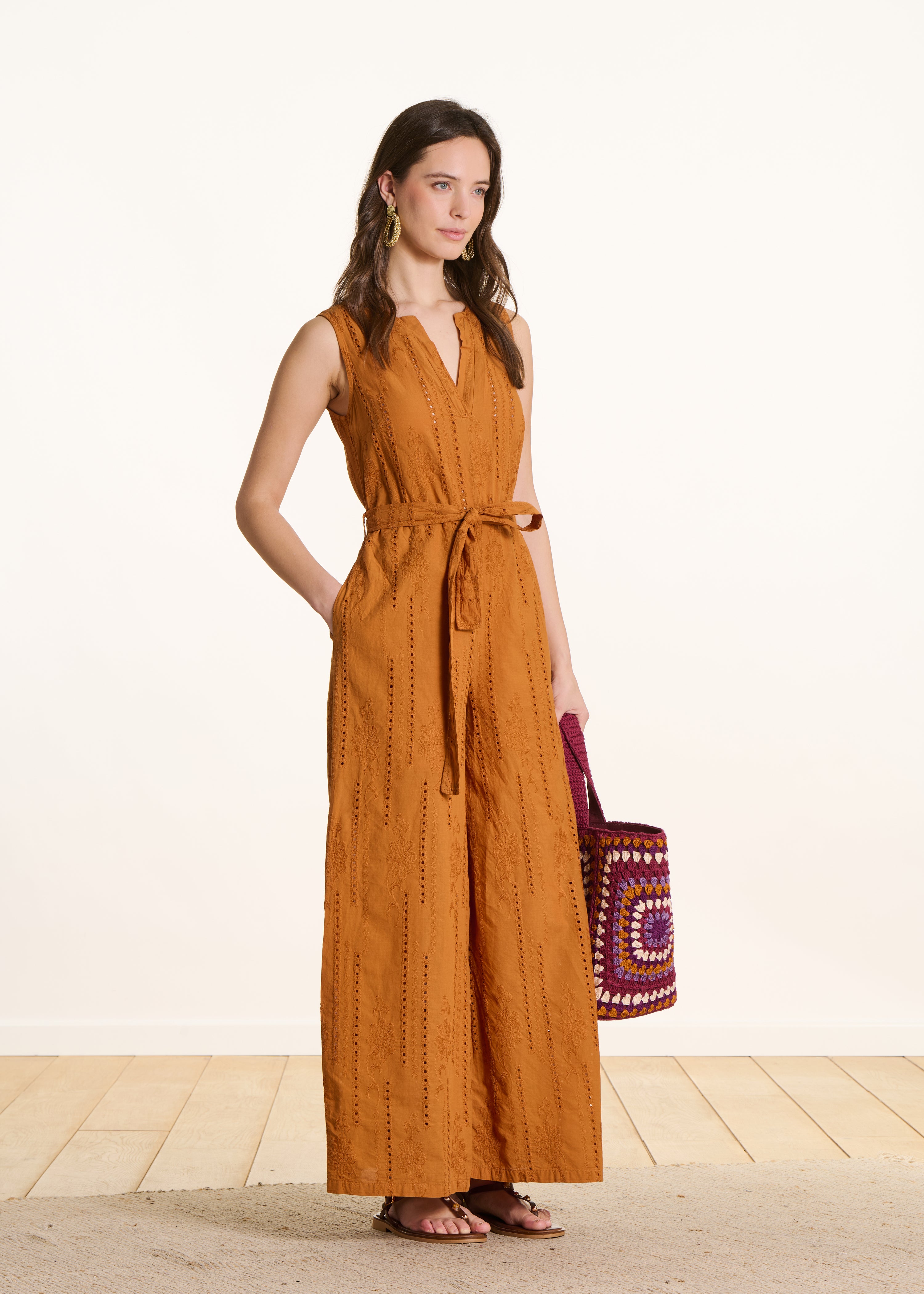 Combinaison pantalon ocre en broderie anglaise