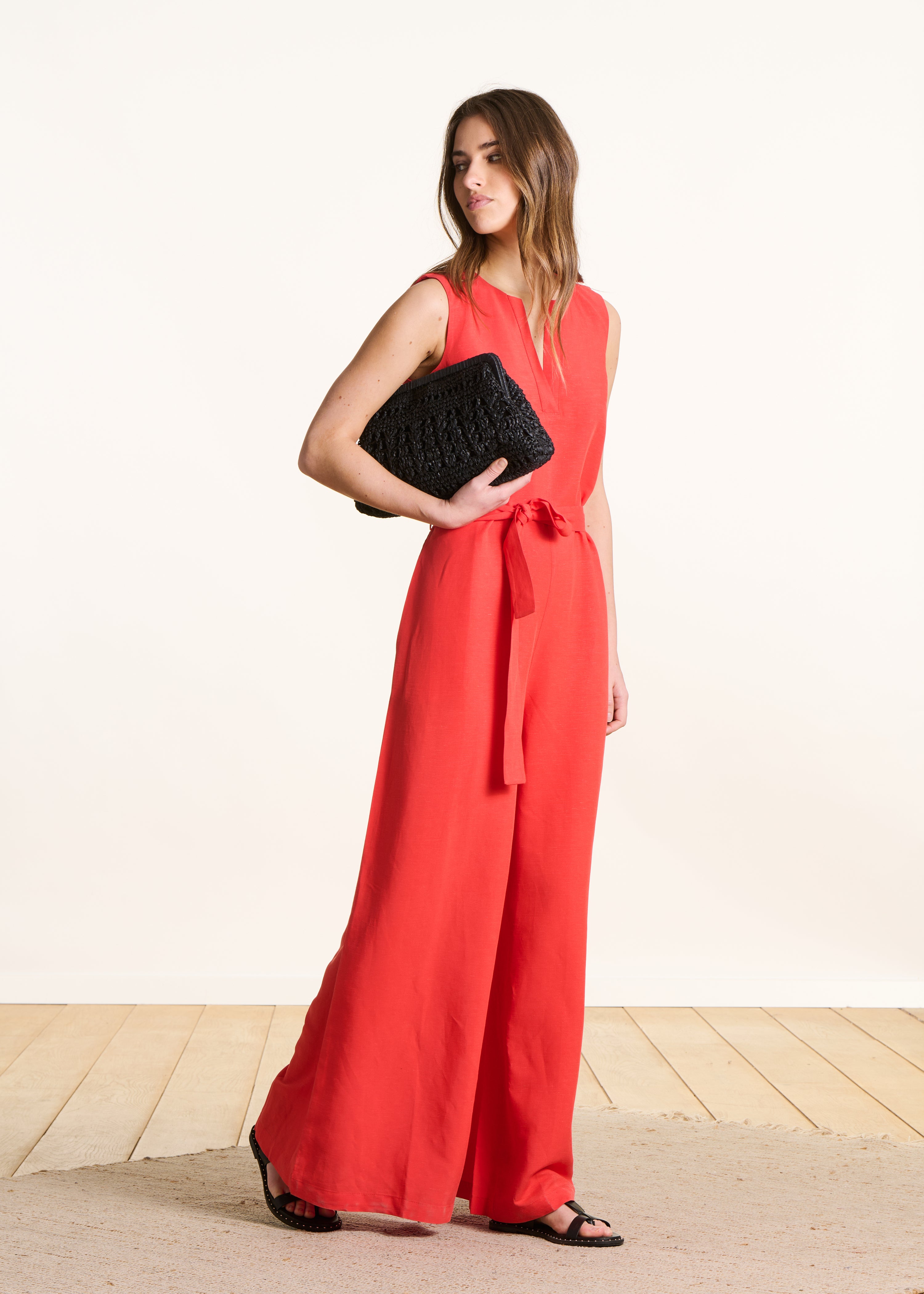 Tuta pantalone larga rossa con spacco