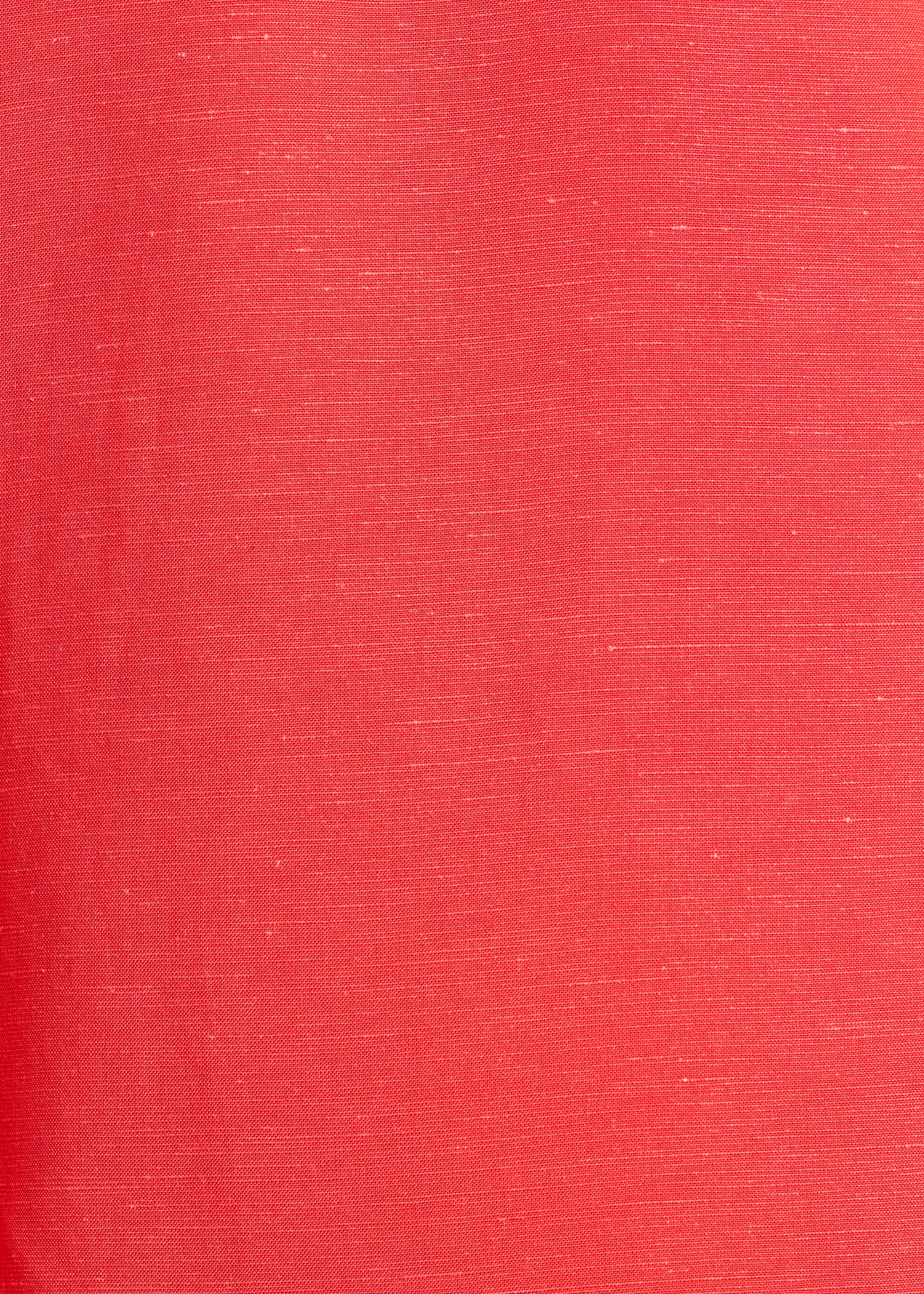 Roter weiter Hosenanzug mit Schlitz