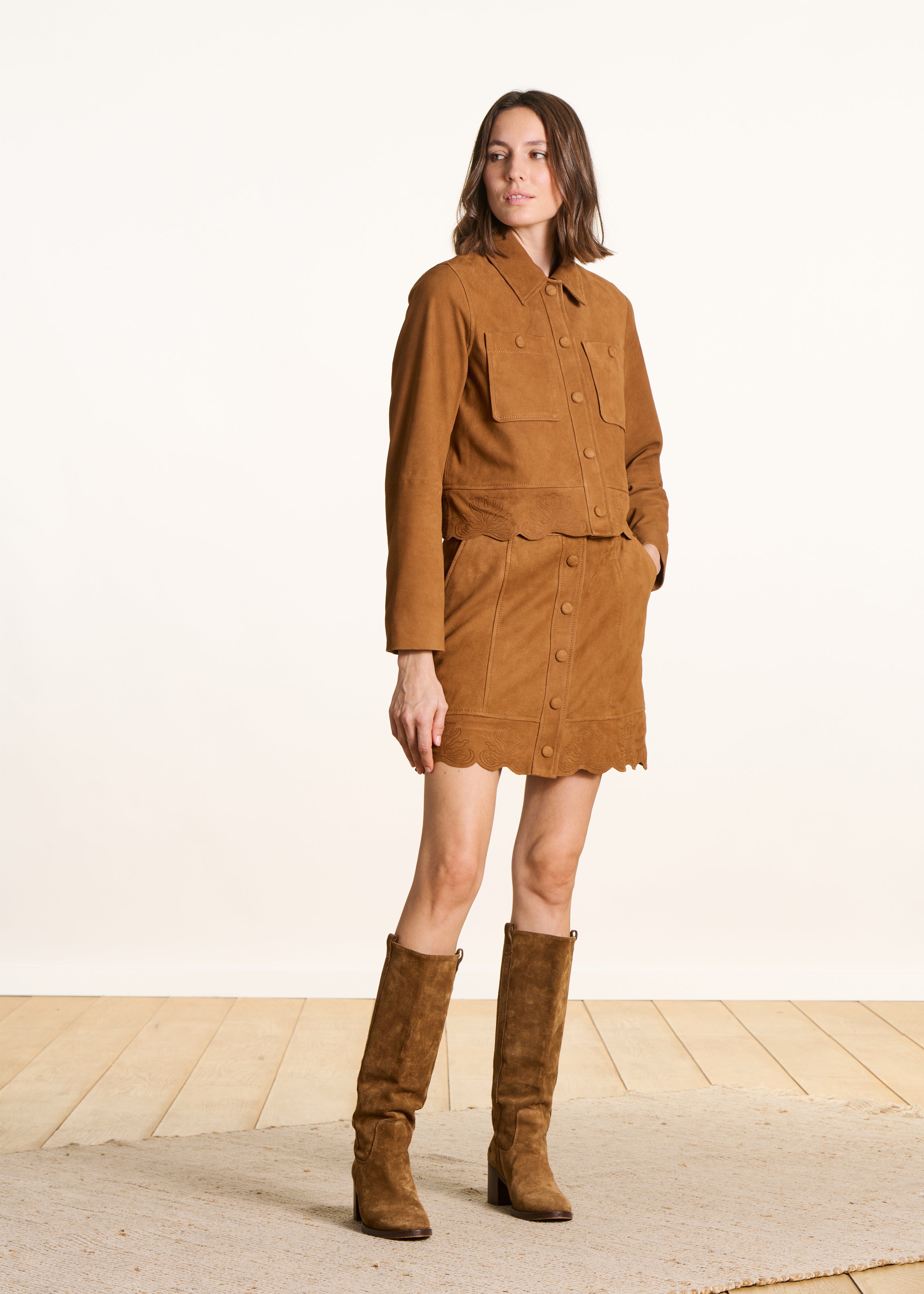 Blouson camel court en cuir effet daim