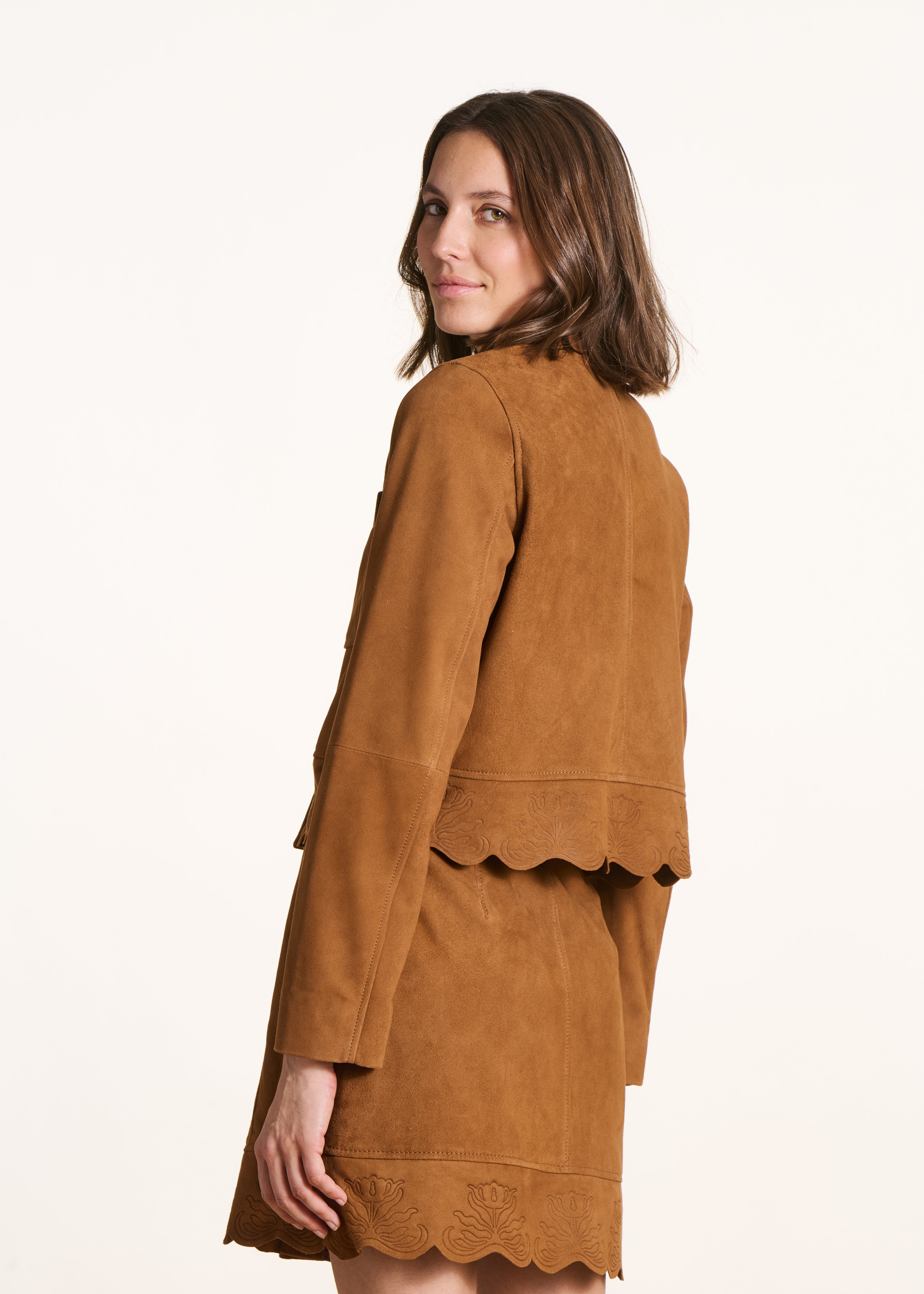 Blouson camel court en cuir effet daim