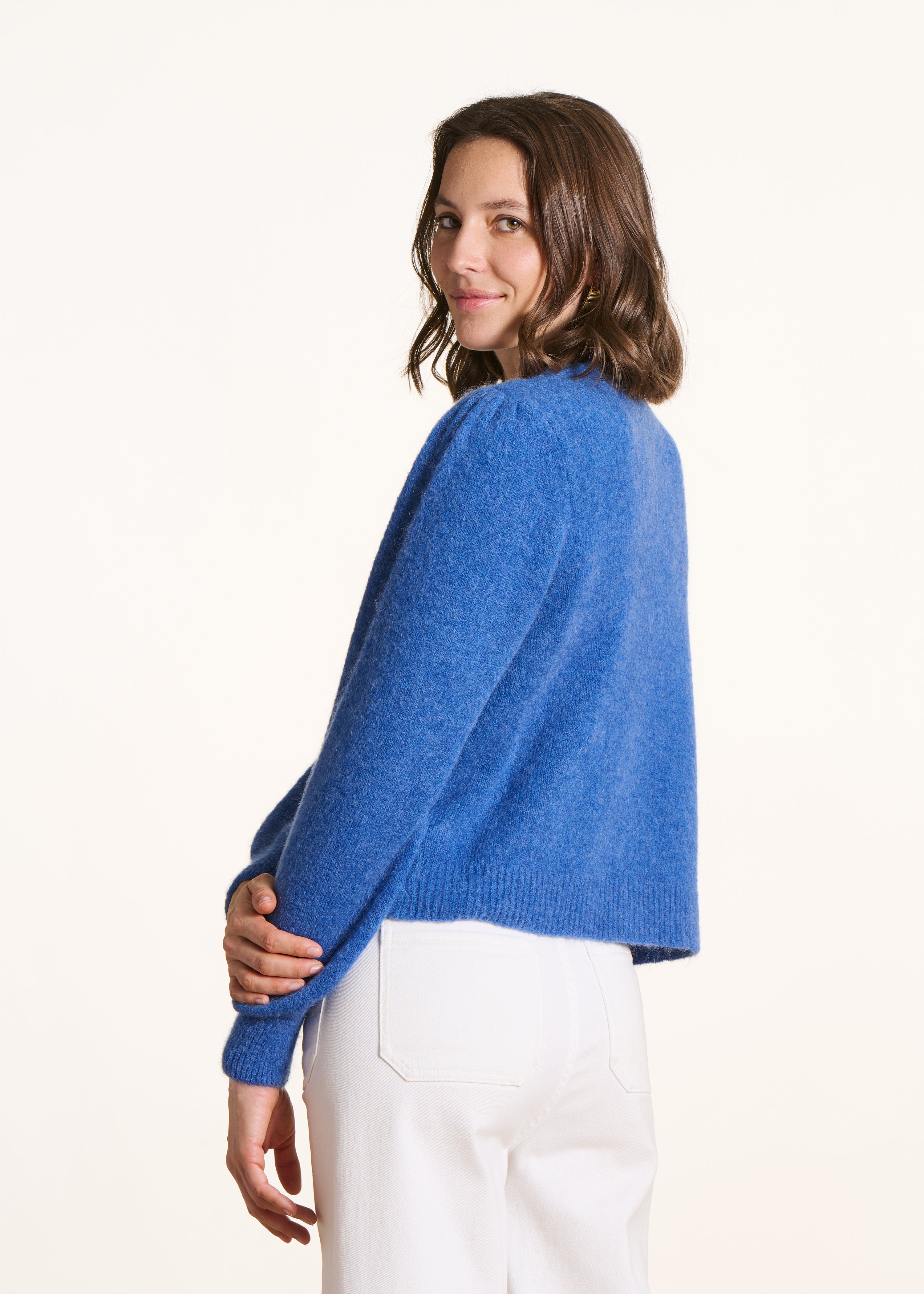 Gilet bleu droit et court col rond