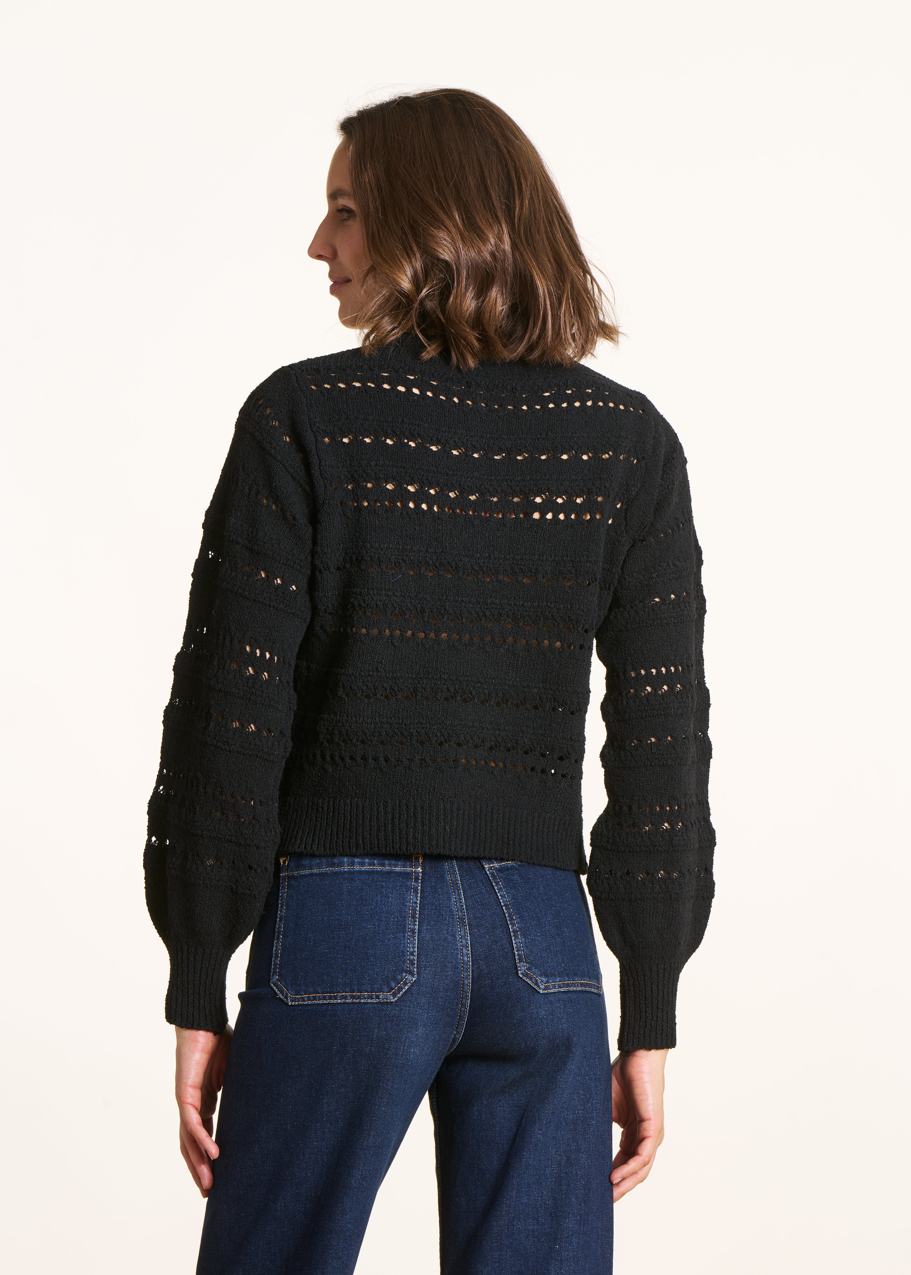 Gilet noir en maille ajourée boutons fantaisie