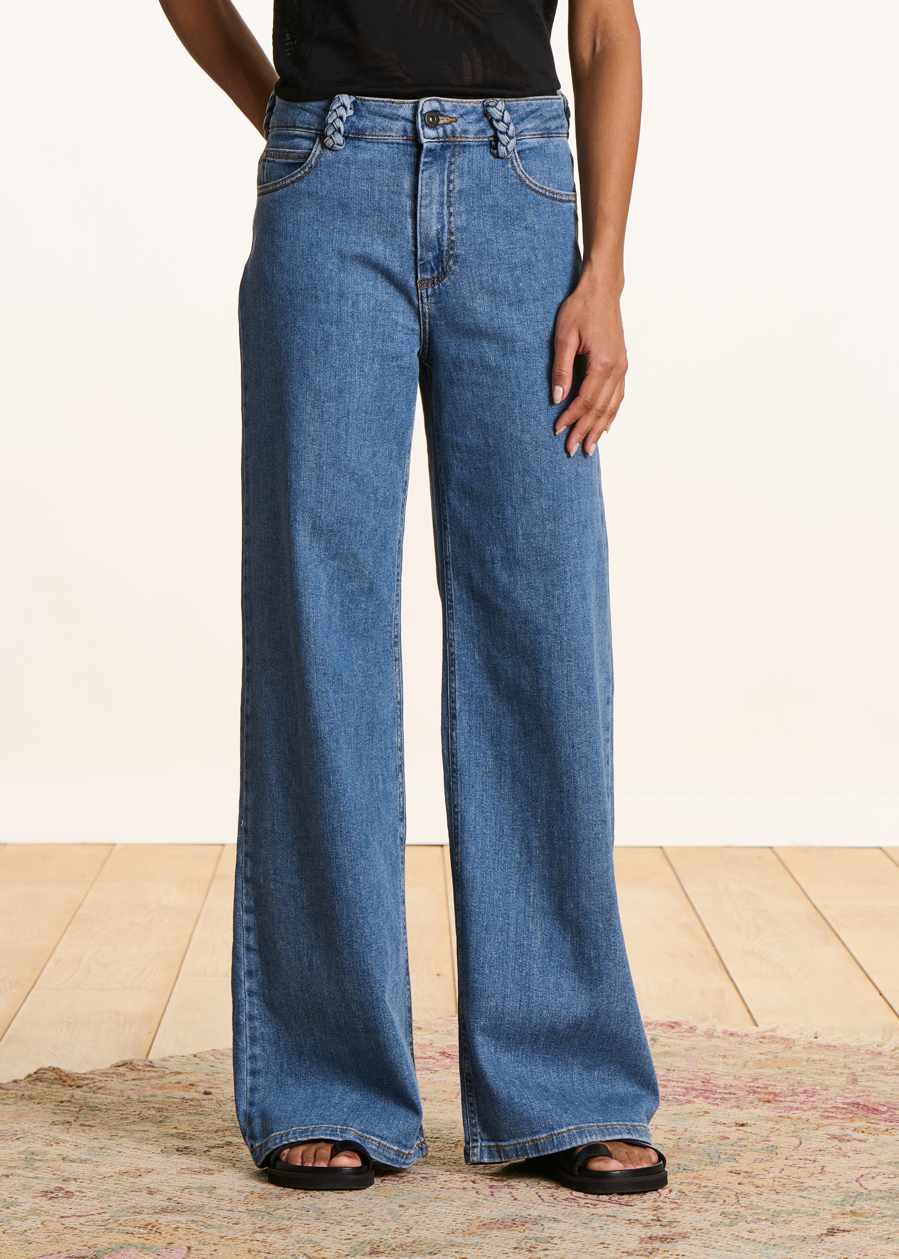 Jean large bleu délavé en coton biologique