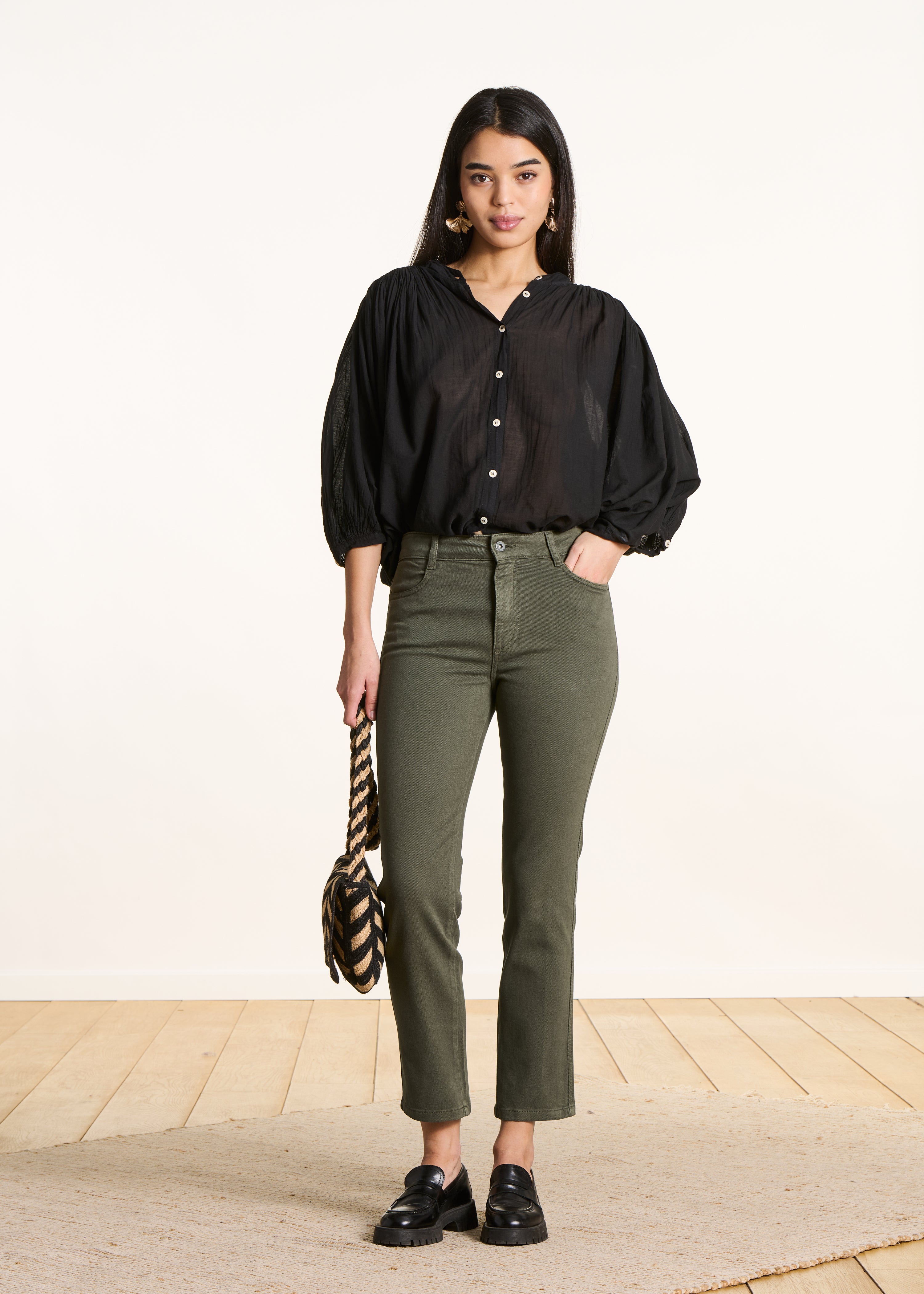 Straight 7/8 khaki jeans in organic cotton