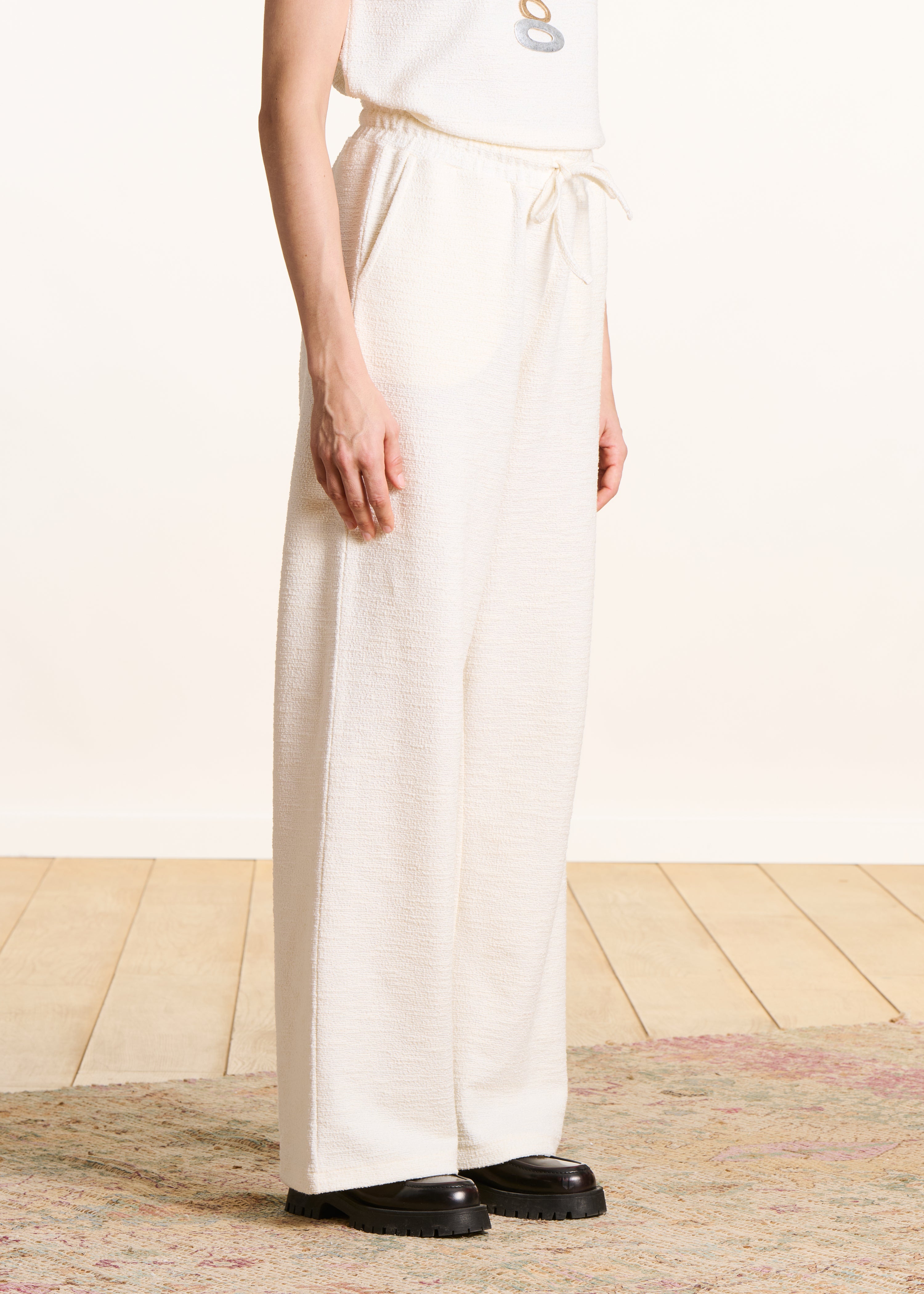 Weit geschnittener, elastischer Jersey-Hose in Ecru