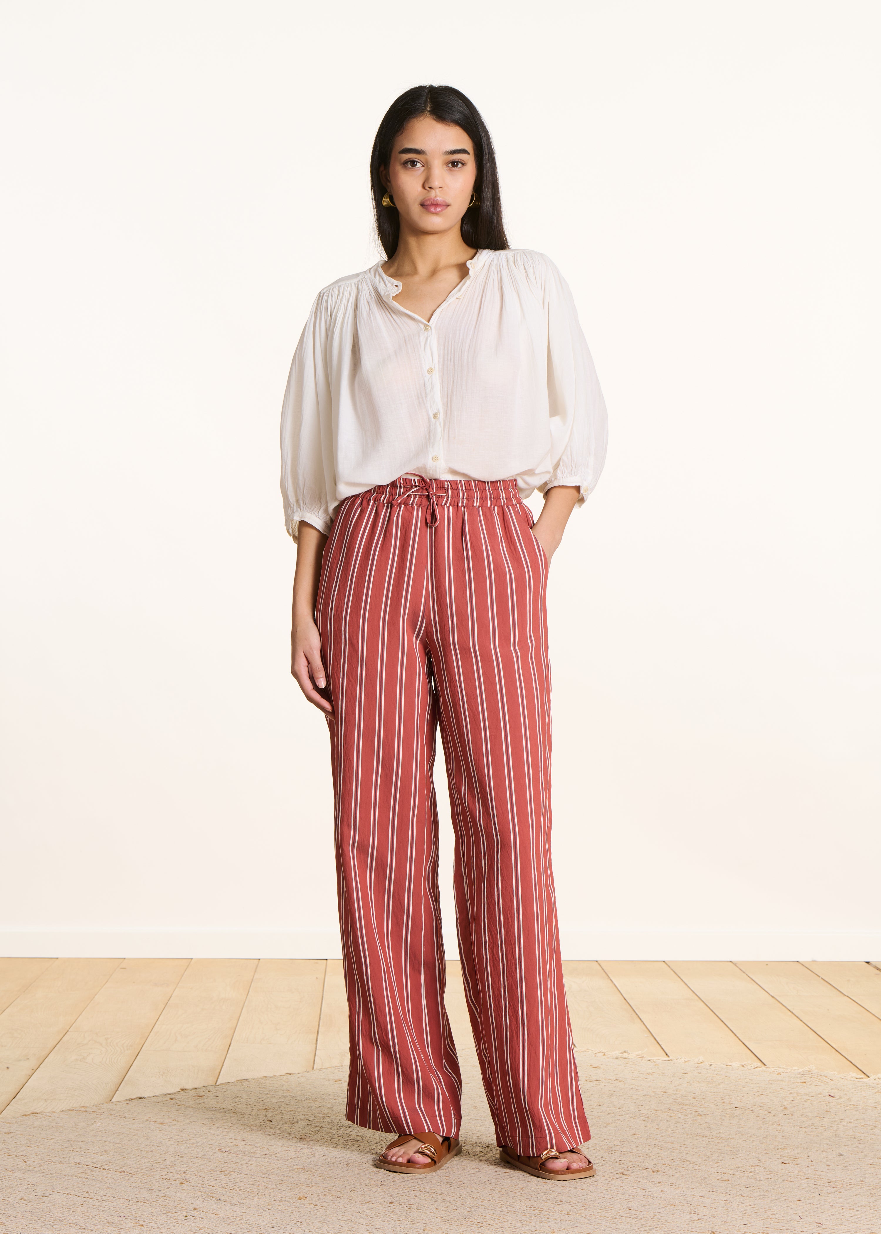 Pantalon large rouge rayé
