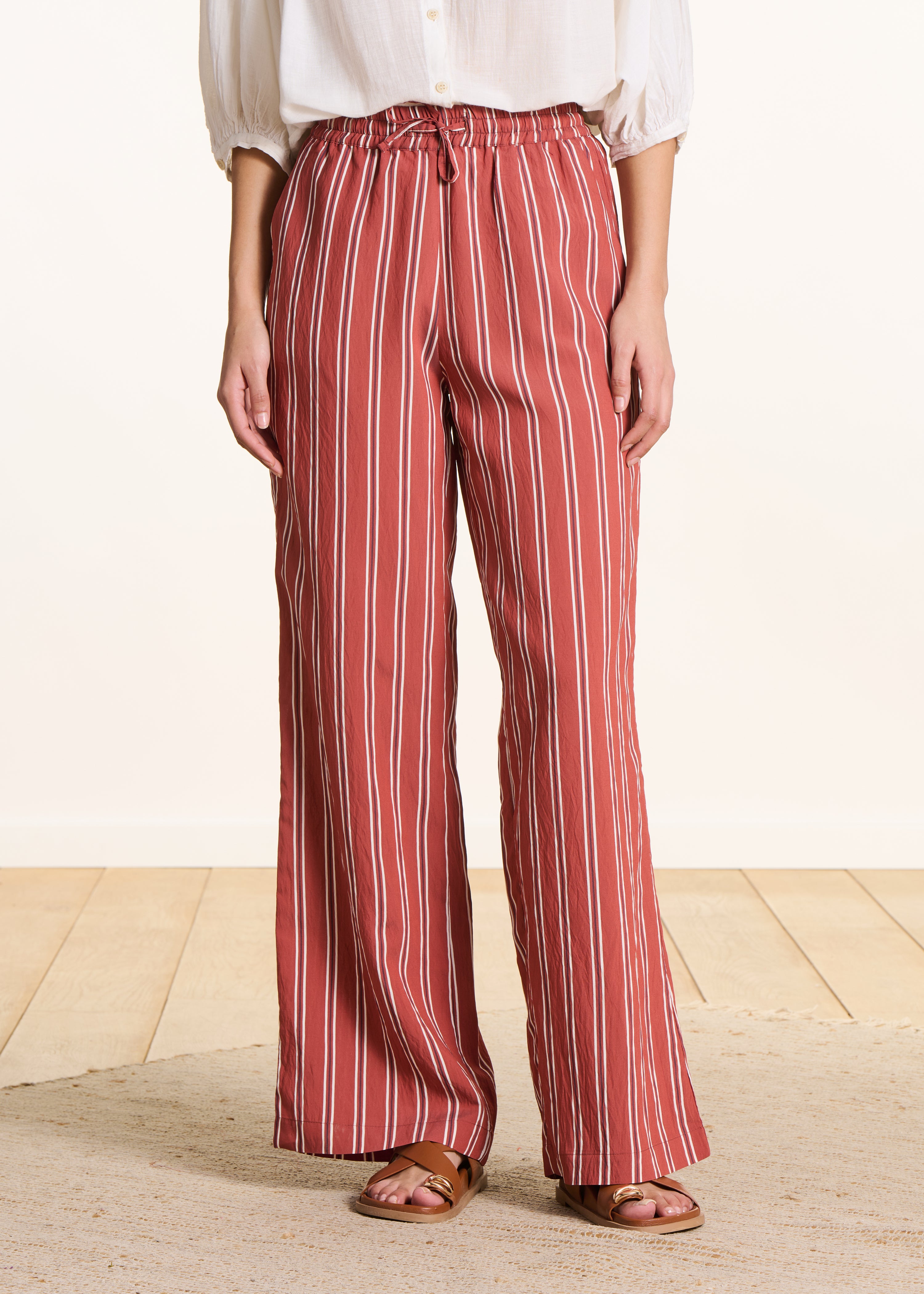 Pantalon large rouge rayé