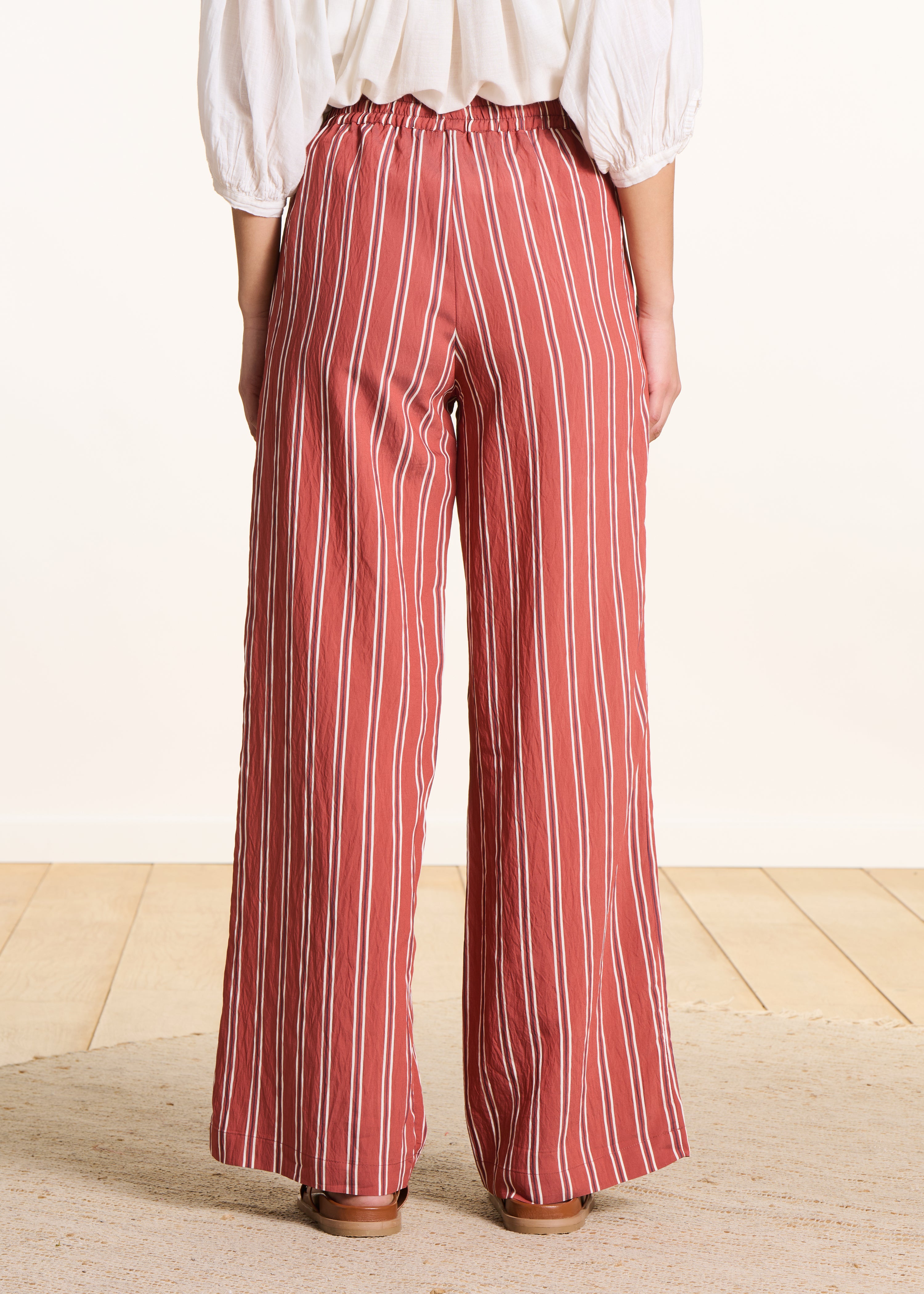 Pantalon large rouge rayé