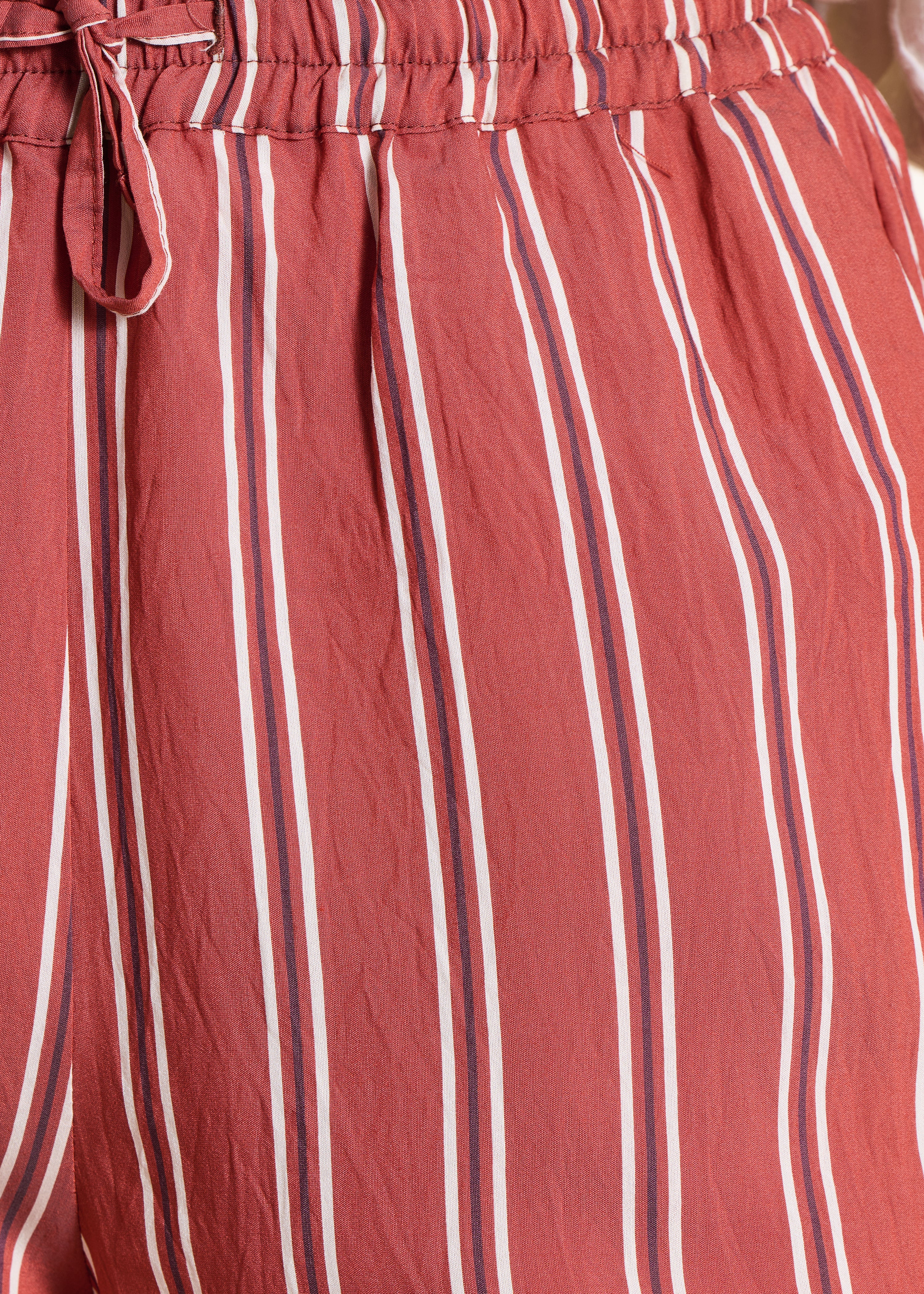 Pantalon large rouge rayé