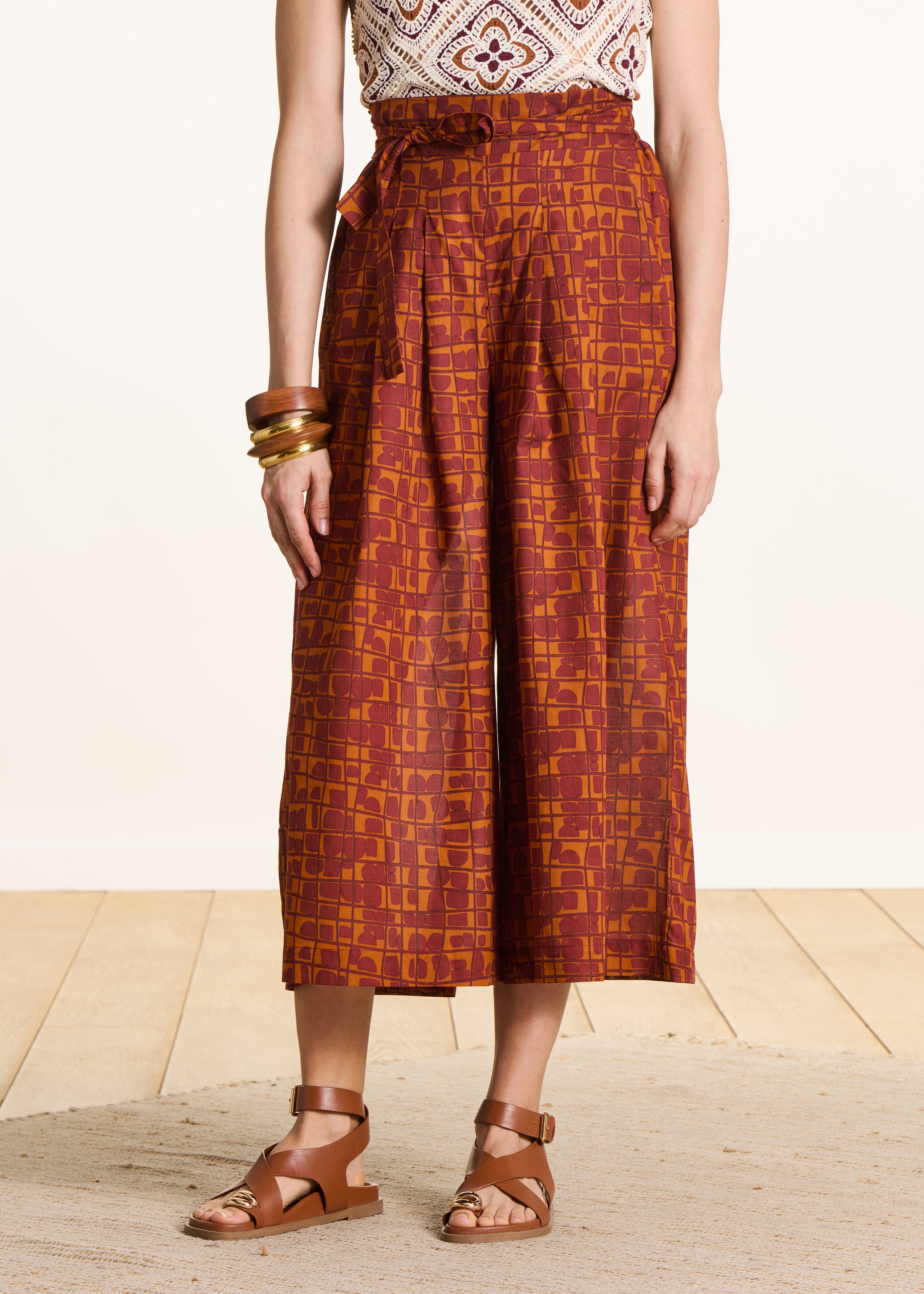 Pantalon 7/8ème imprimé graphique marron et orange