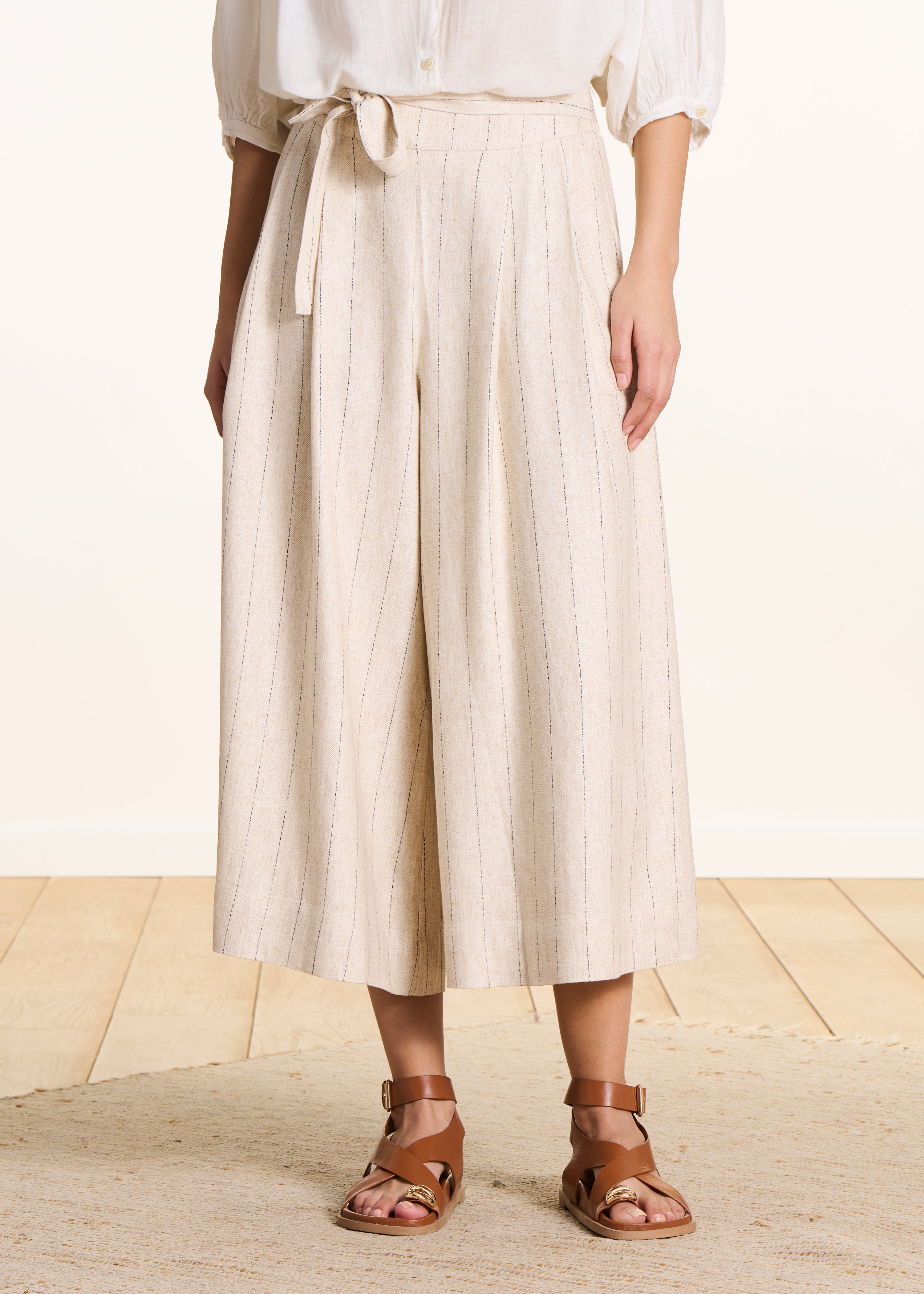 Weite gestreifte Hose in Beige mit hoher Taille