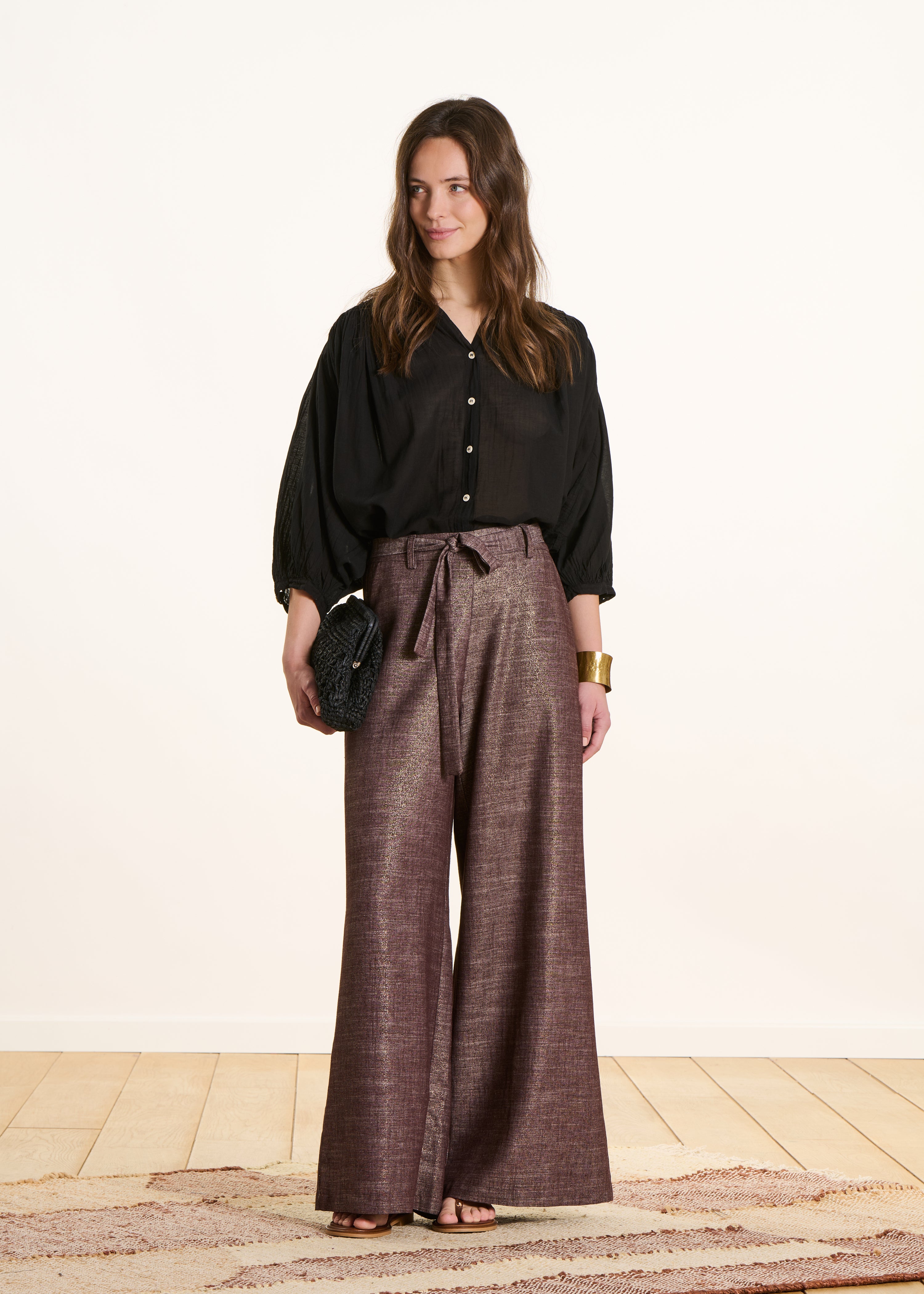 Pantalone largo marrone iridescente con cintura da annodare