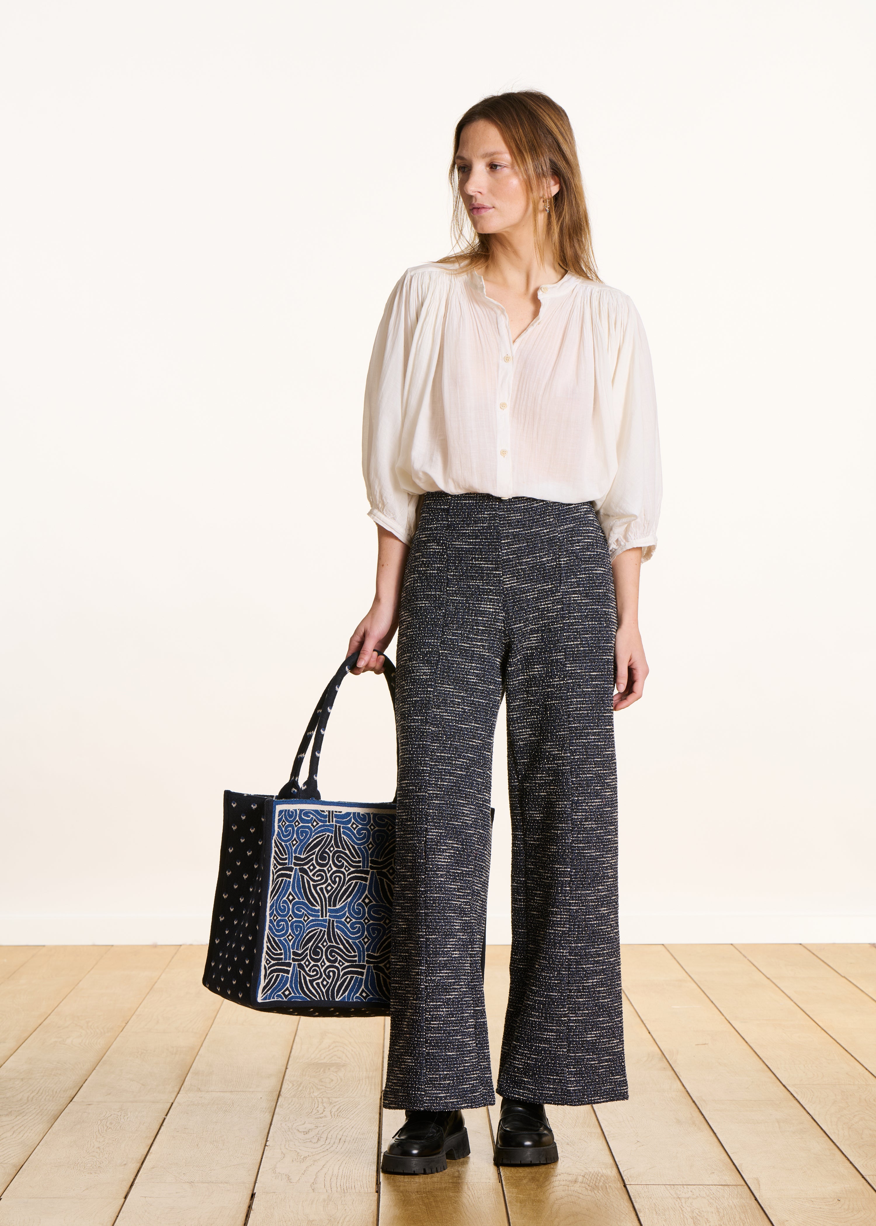 Pantalón cropped azul marino en milano efecto tweed