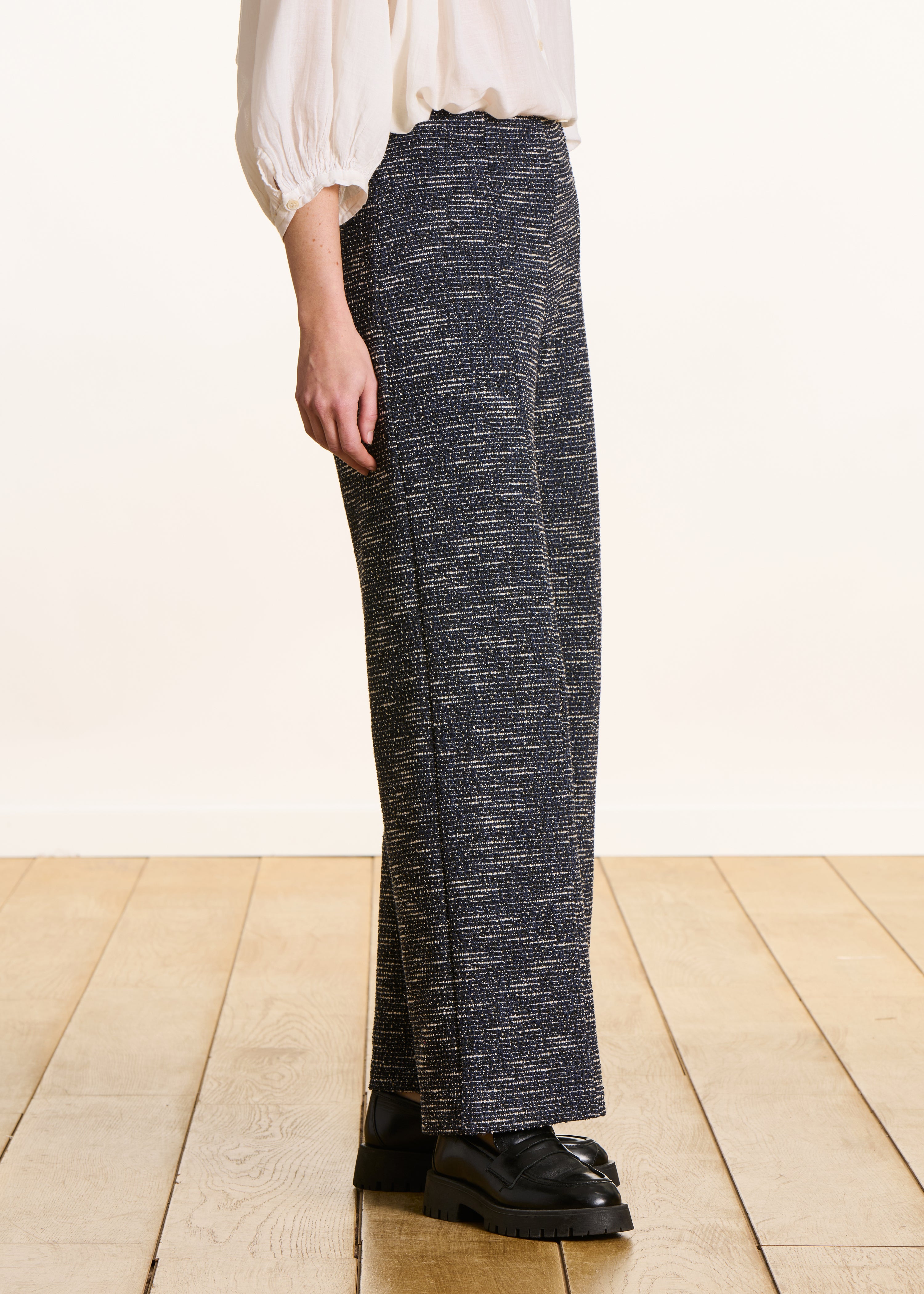 Pantalón cropped azul marino en milano efecto tweed