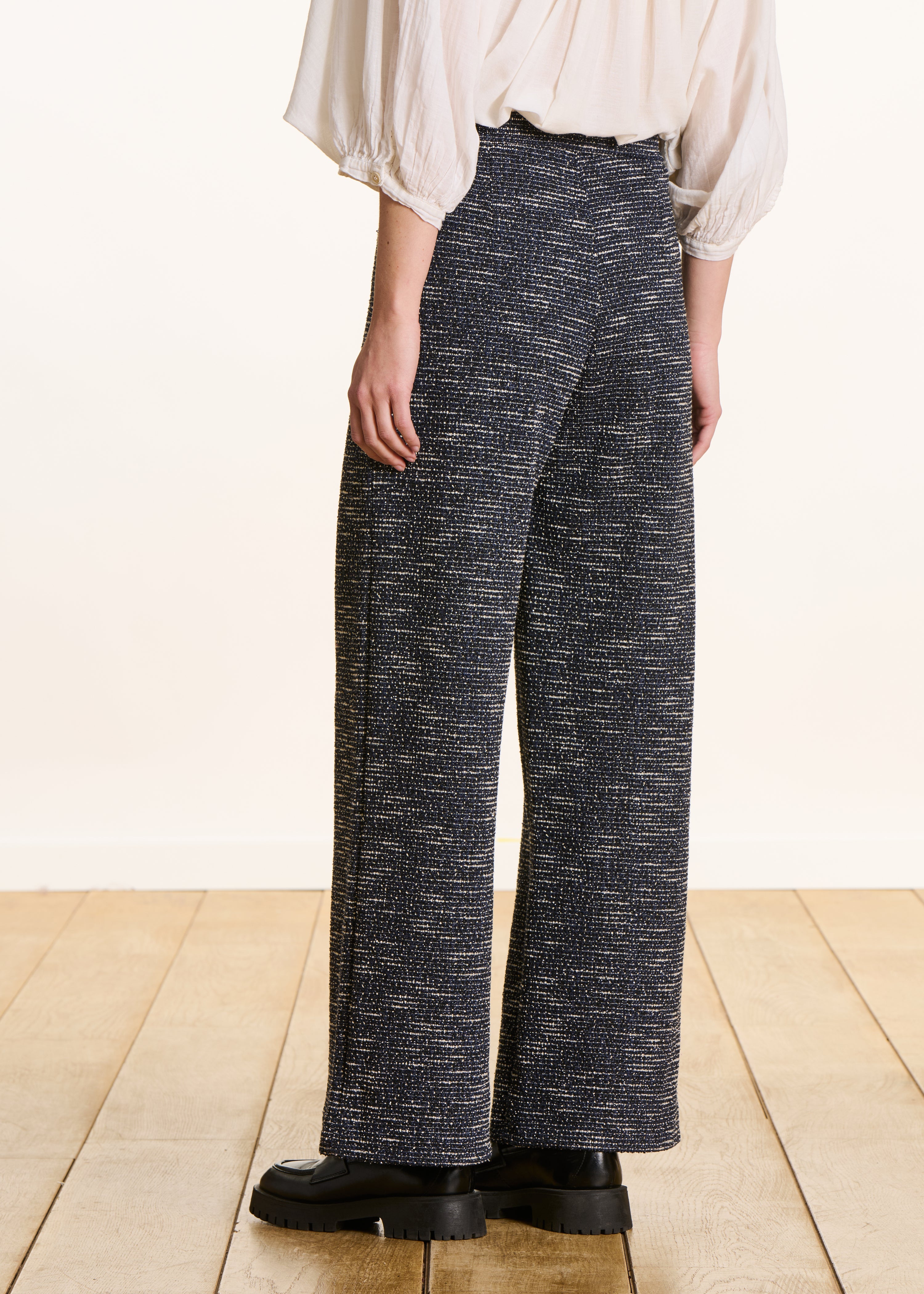 Pantalón cropped azul marino en milano efecto tweed