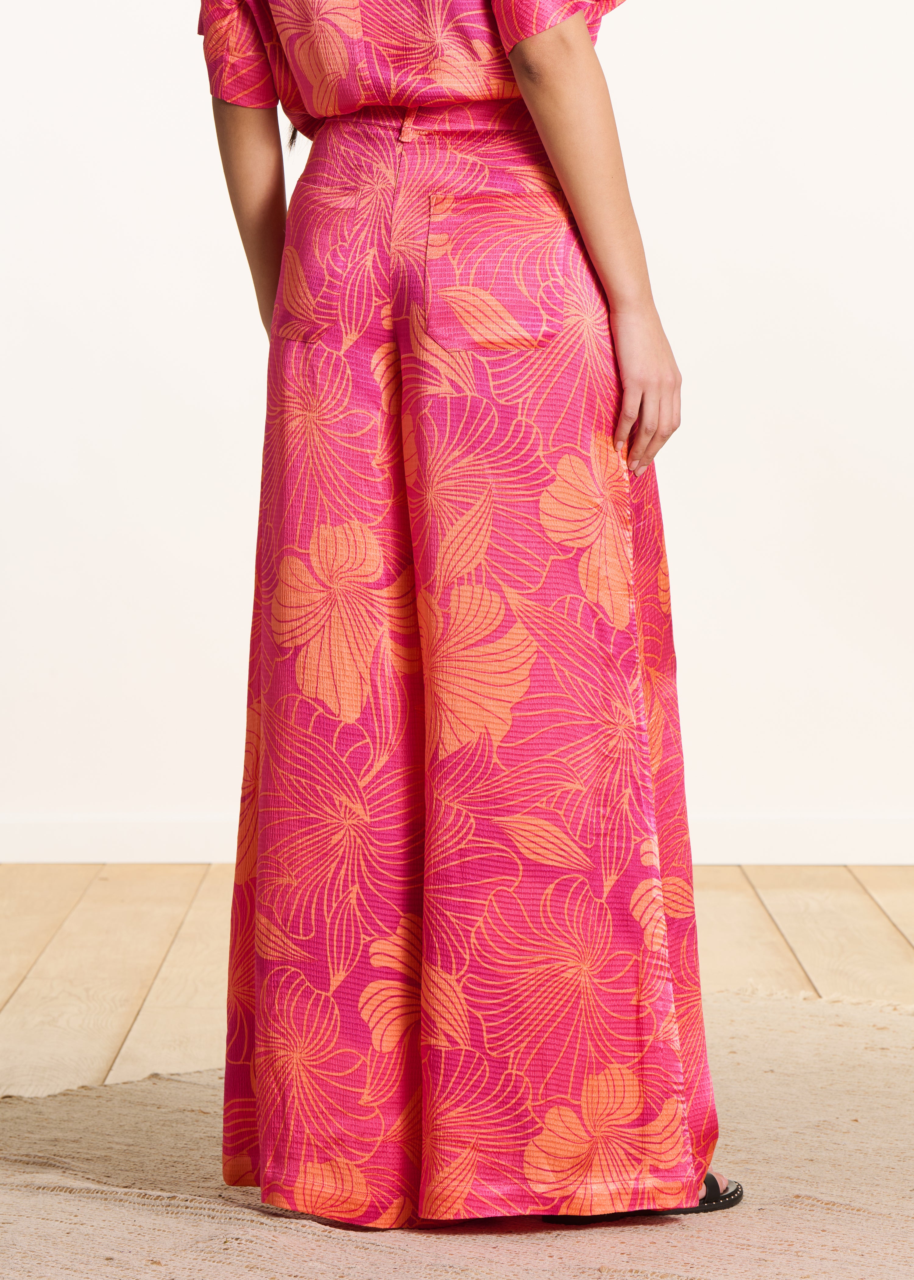 Pantaloni lunghi con stampa floreale rosa