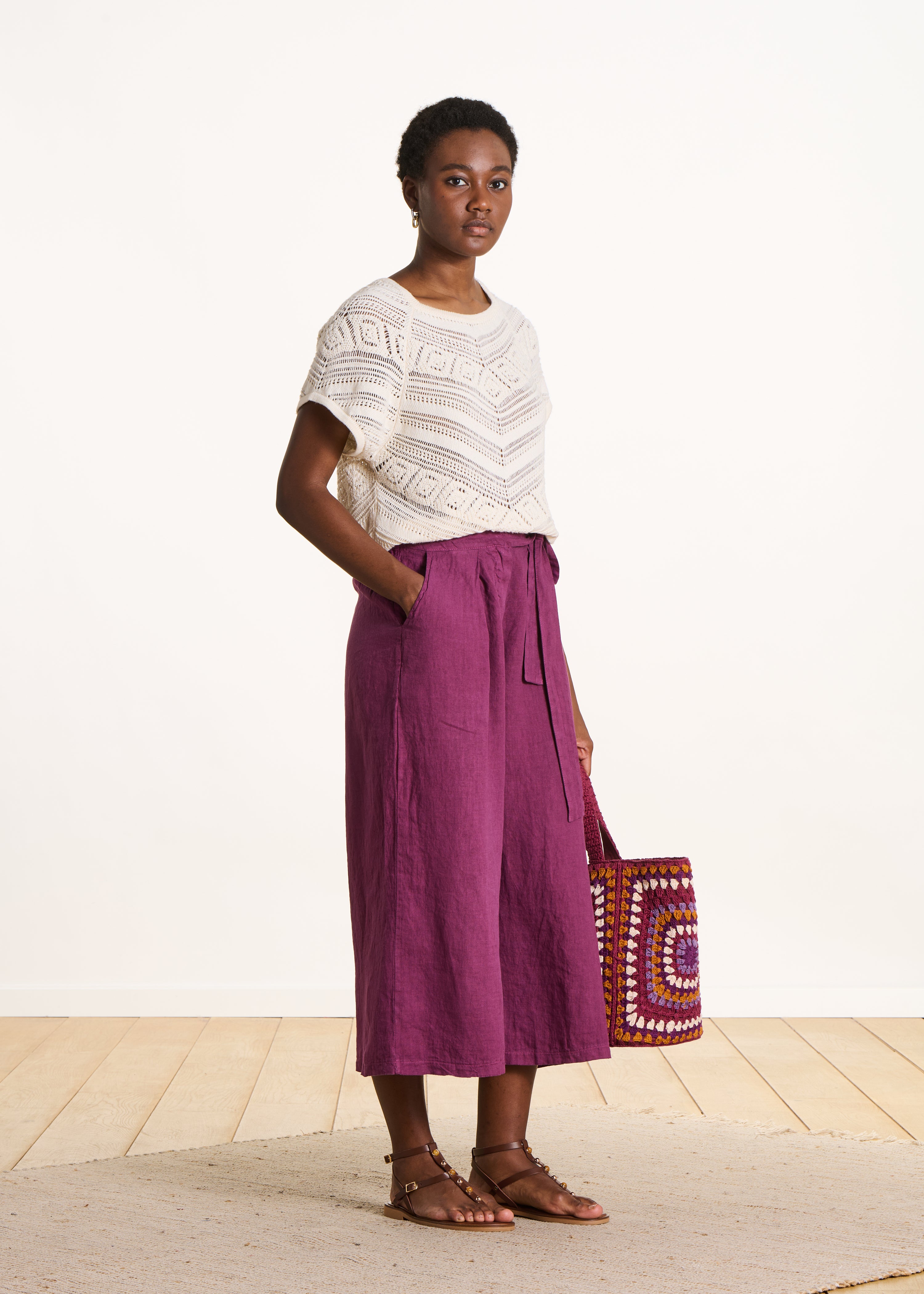 Pantalon cropped large en lin violet