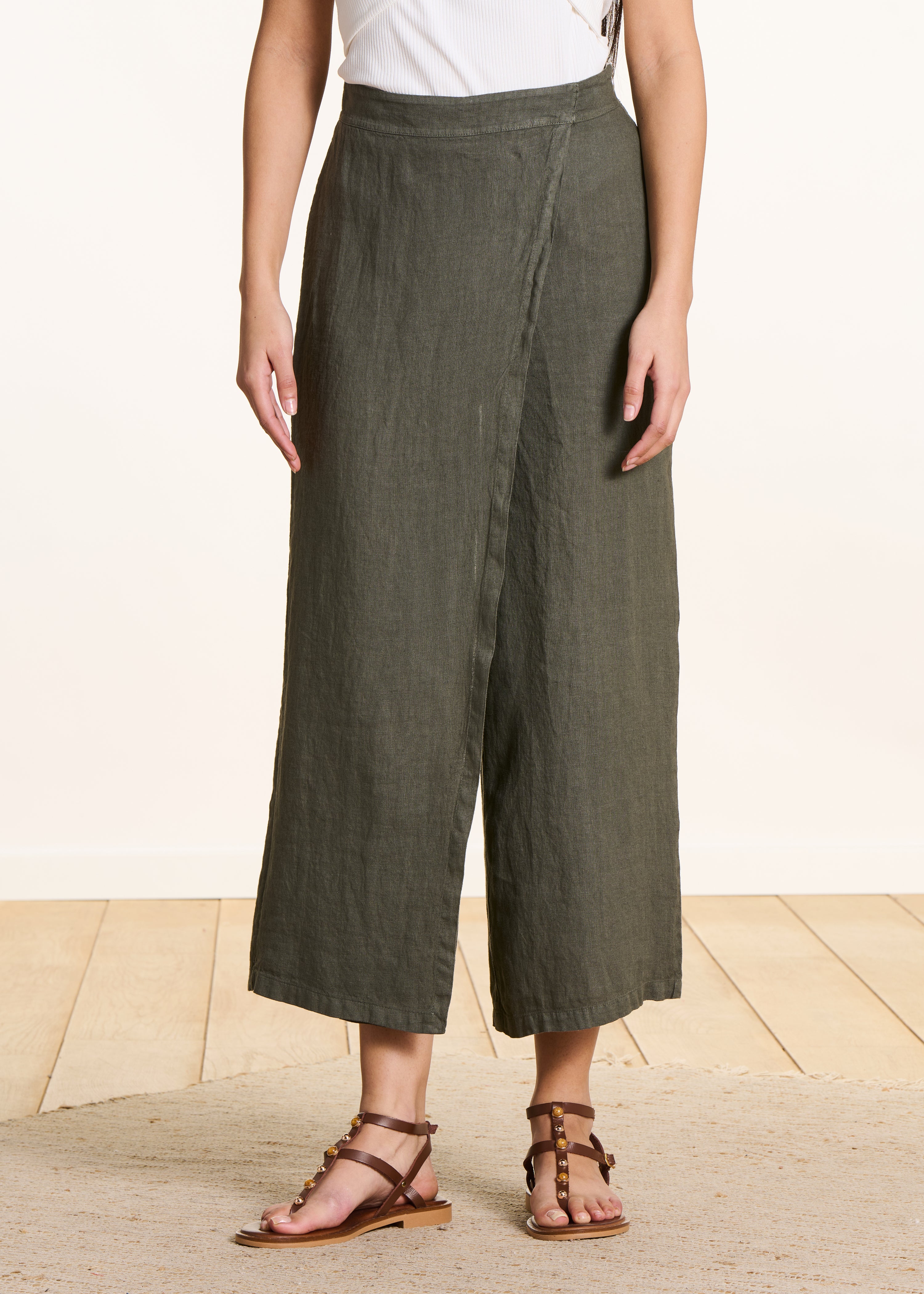 Pantalone largo 7/8 kaki in lino con spacco