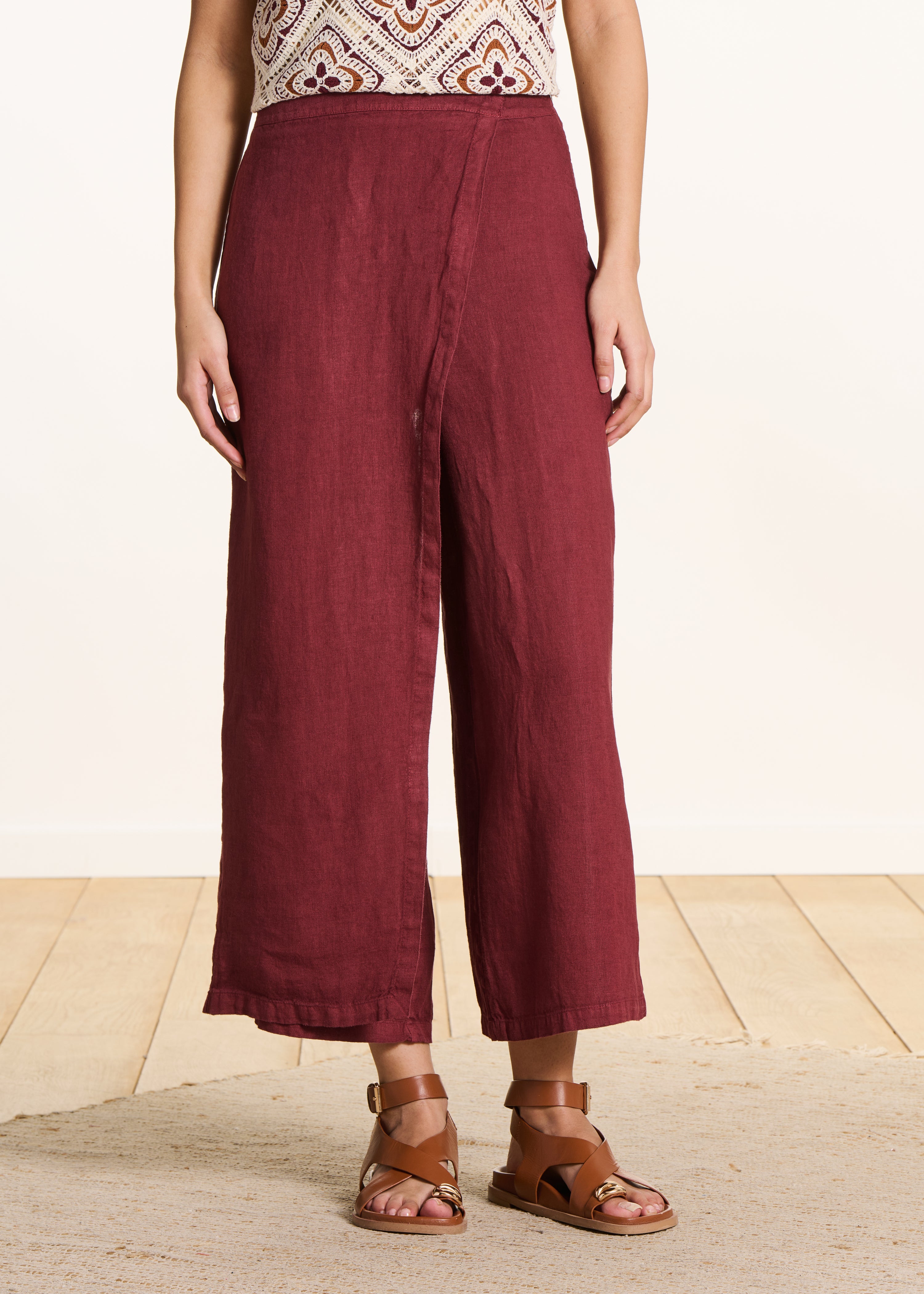 Pantalone ampio 7/8 bordeaux in lino con spacco