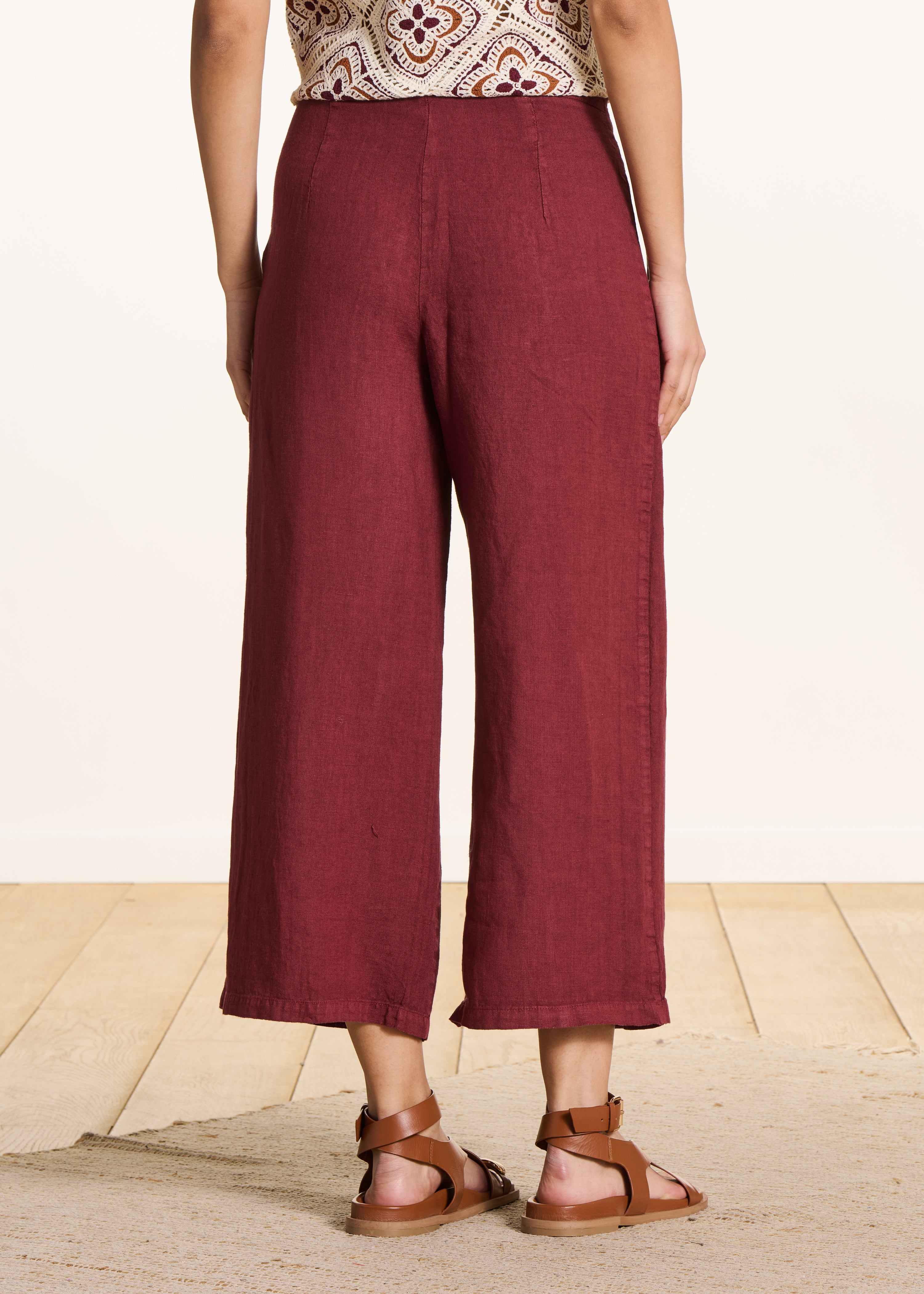 Pantalone ampio 7/8 bordeaux in lino con spacco