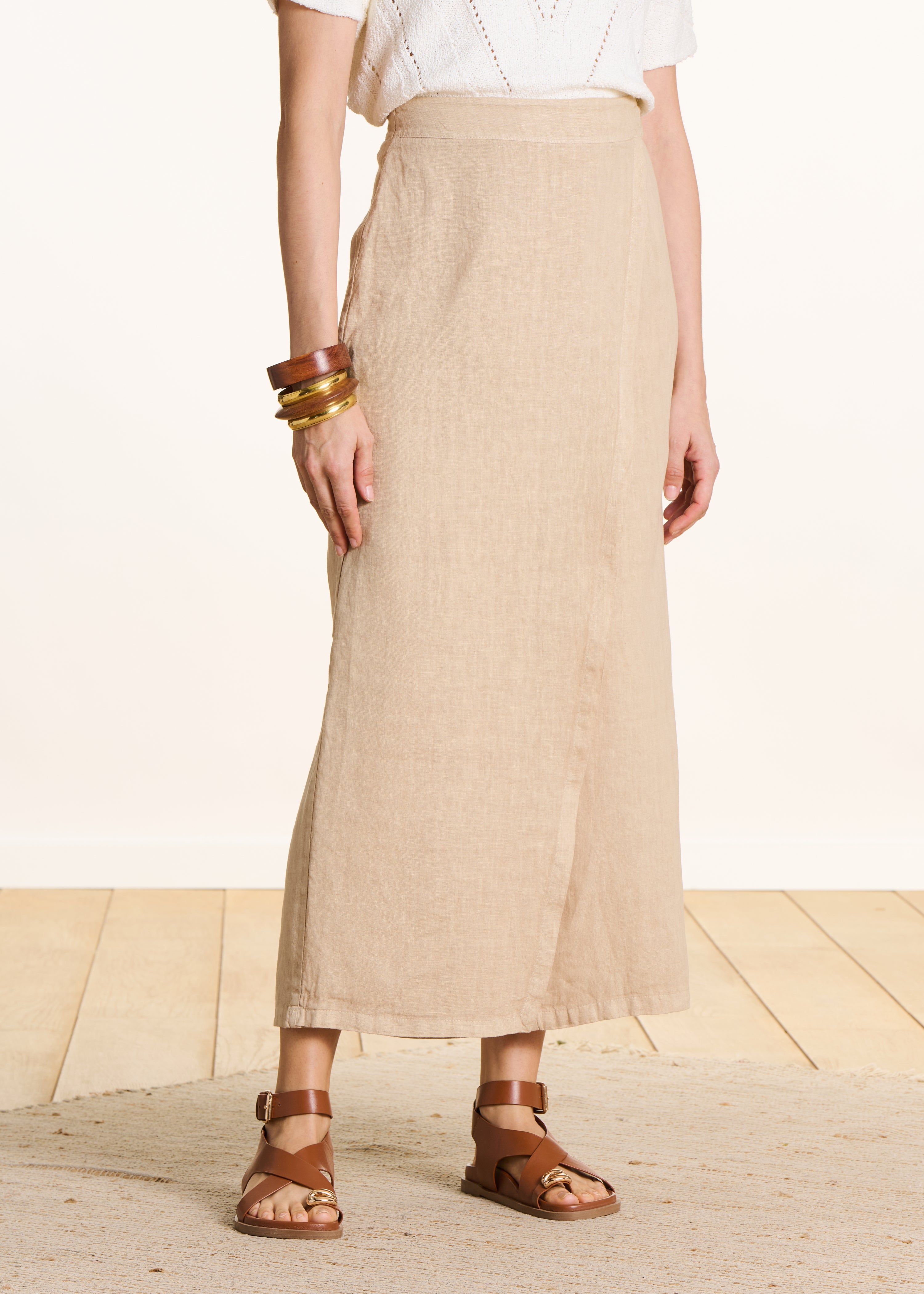 Beige wide-leg 7/8 linen trousers with slit