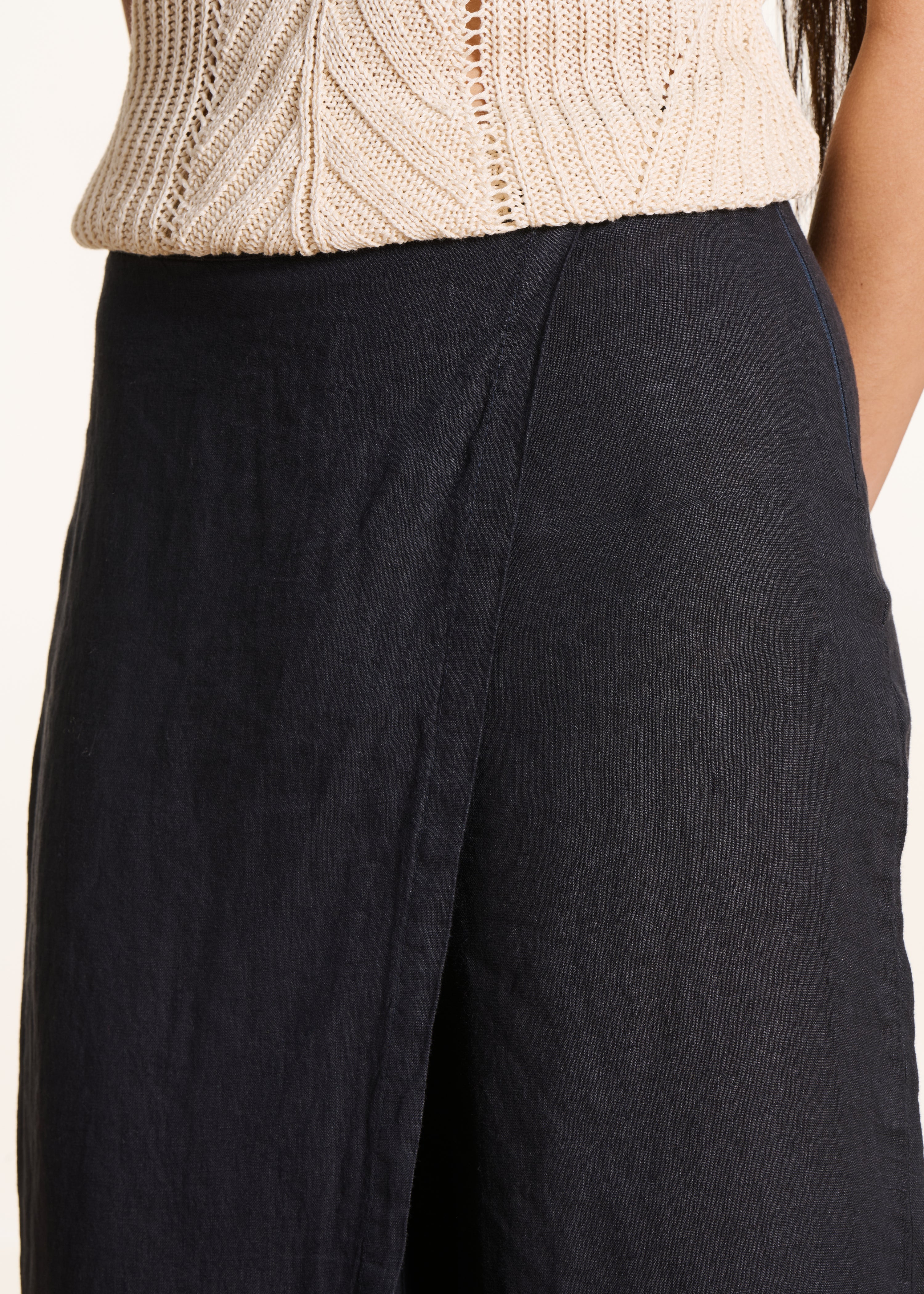 Pantalone largo 7/8 blu scuro in lino con spacco