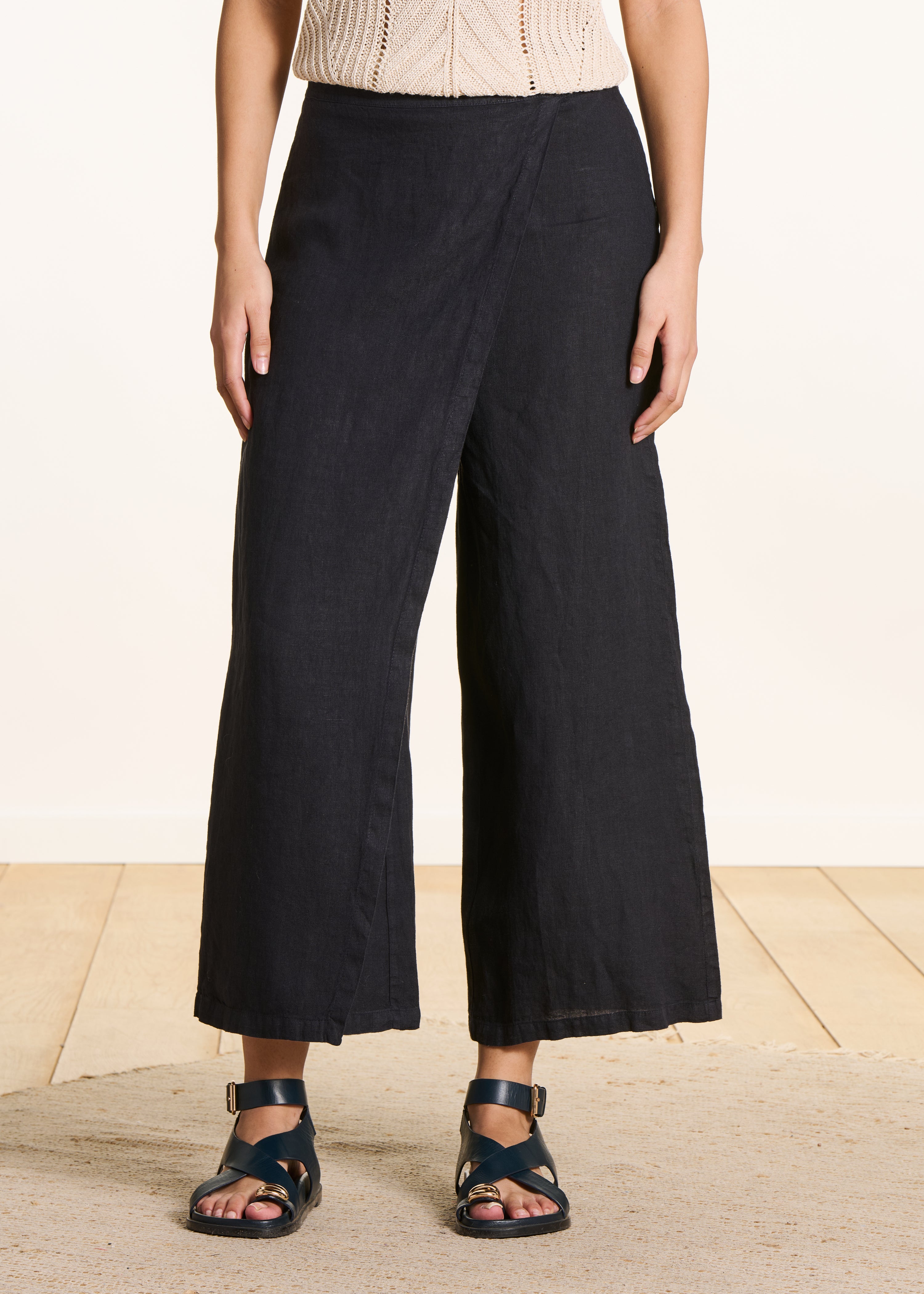 Pantalone largo 7/8 blu scuro in lino con spacco