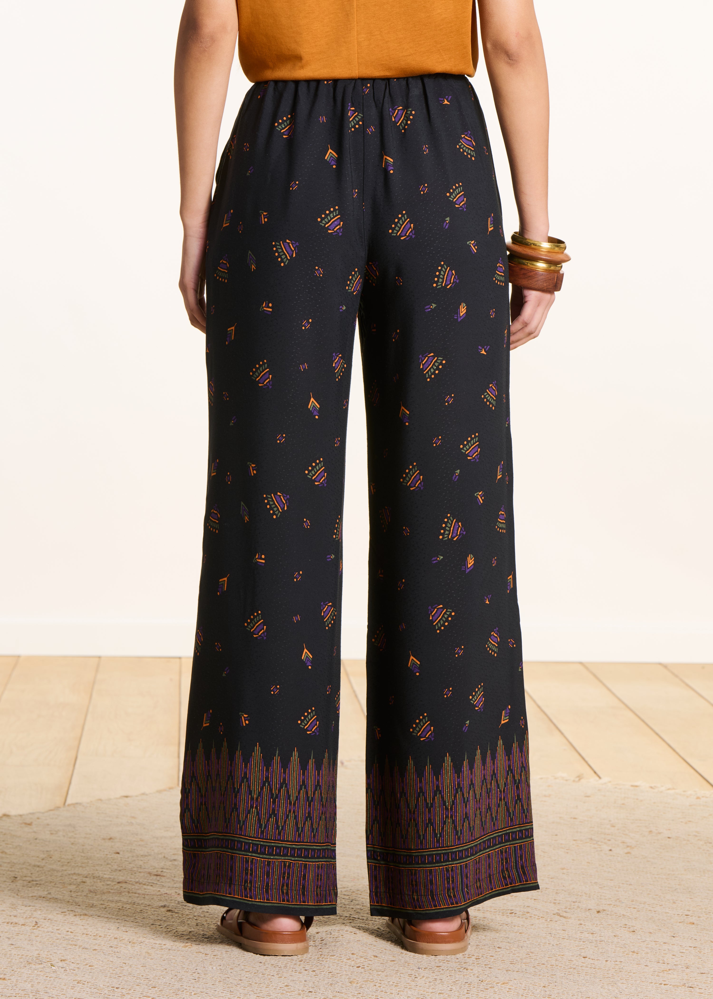 Pantalon large noir à imprimé