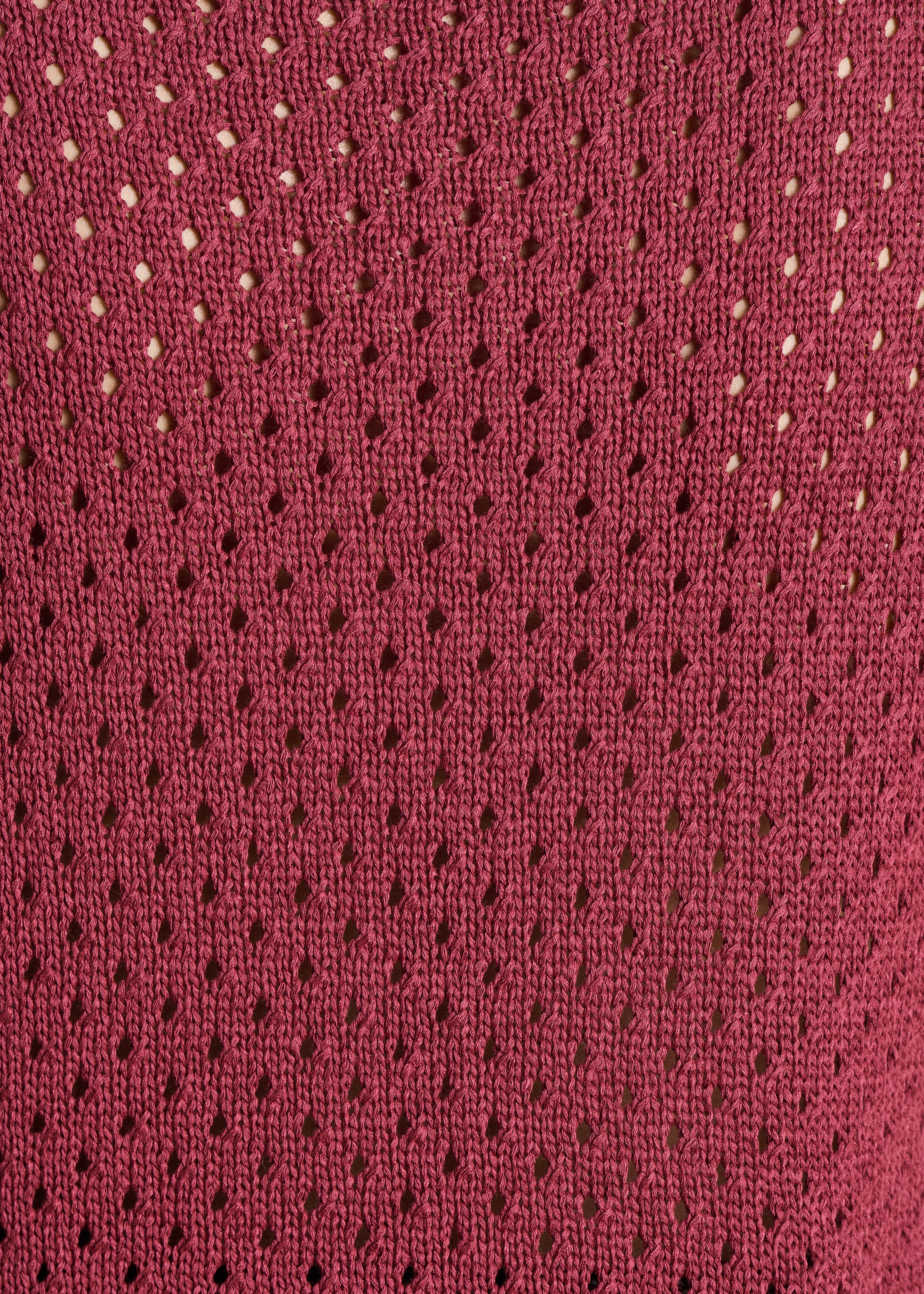 Pull rouge en maille crochet ajourée