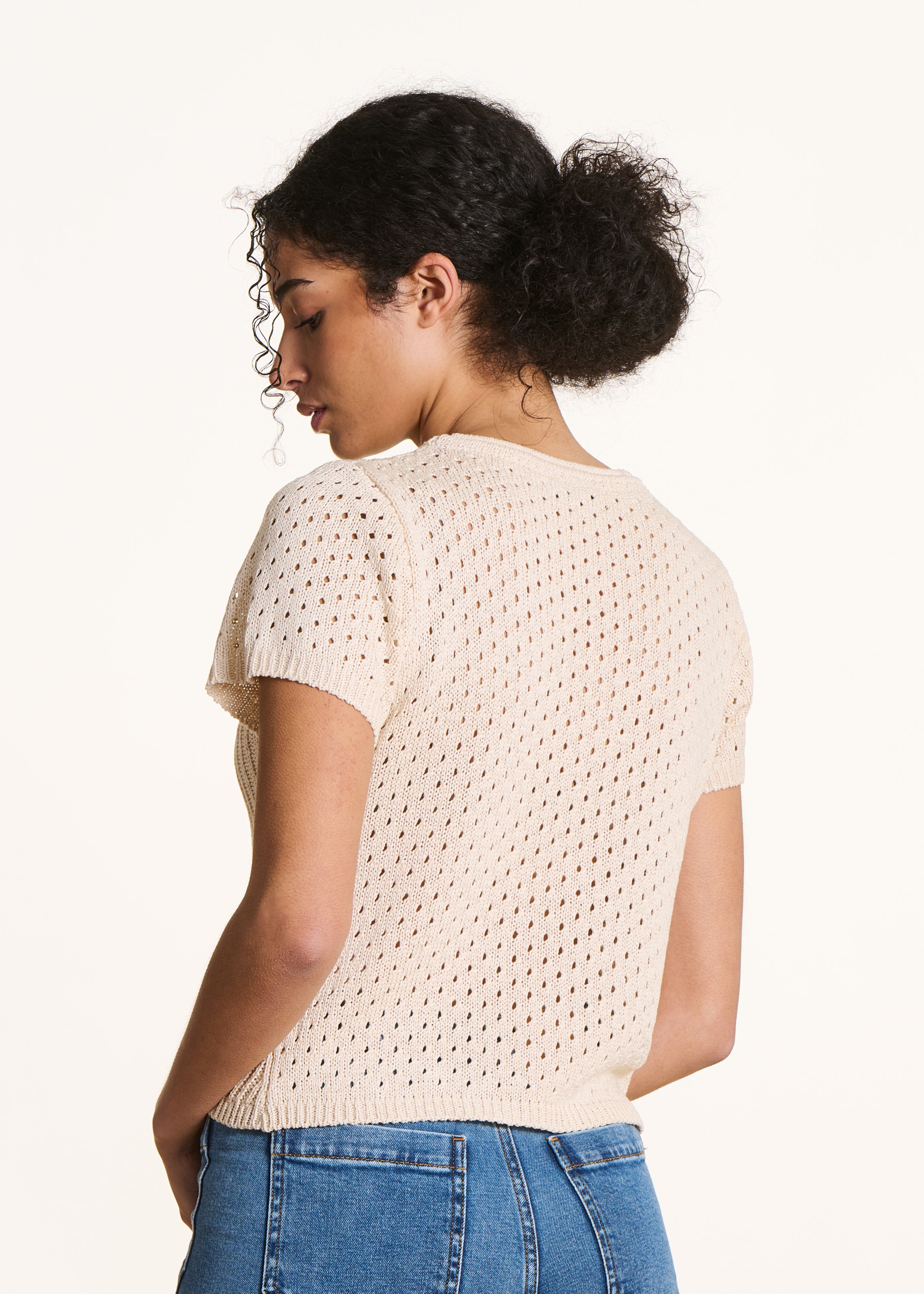 Pull écru en maille crochet ajourée