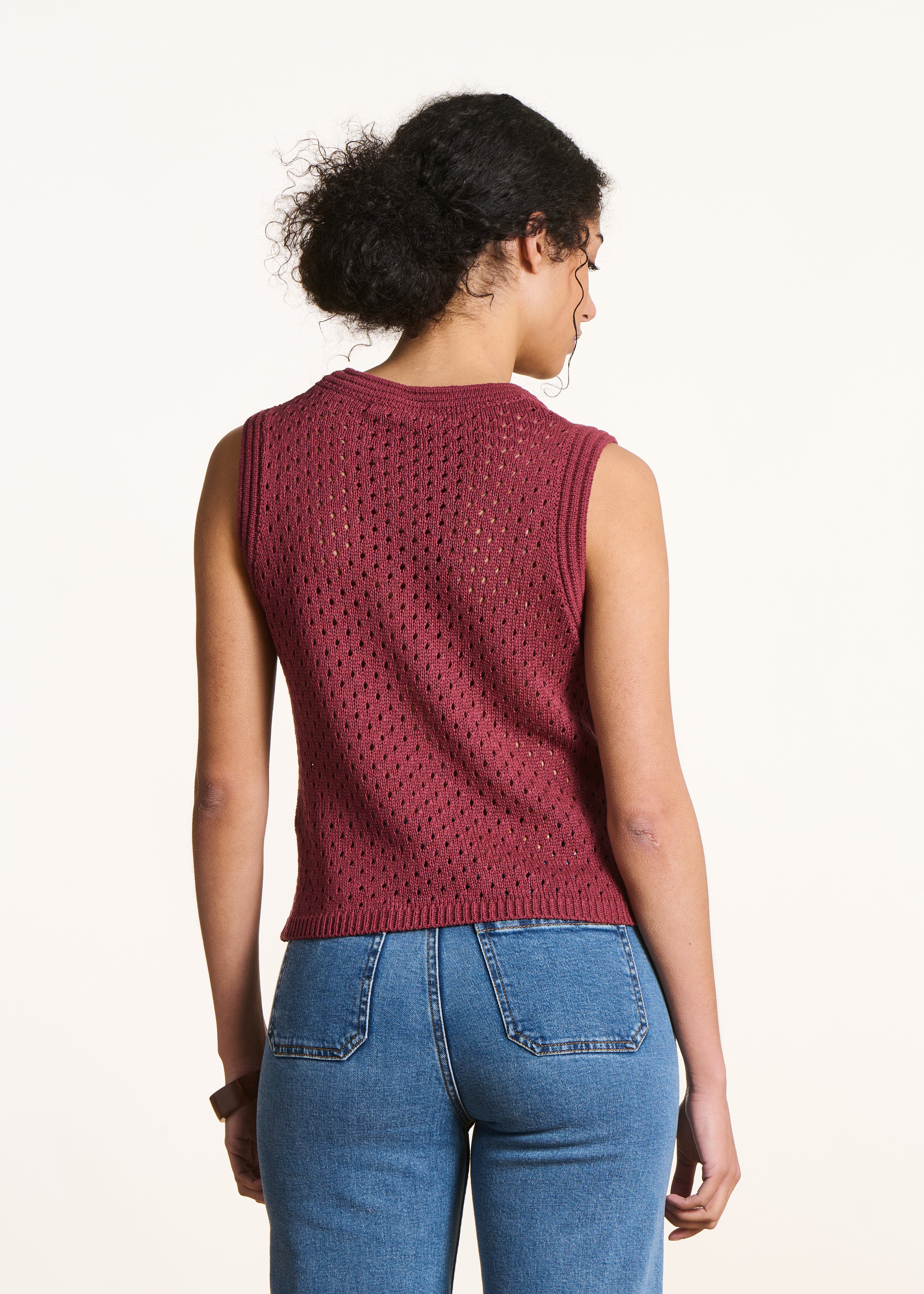 Jersey sin mangas terracota en punto crochet calado