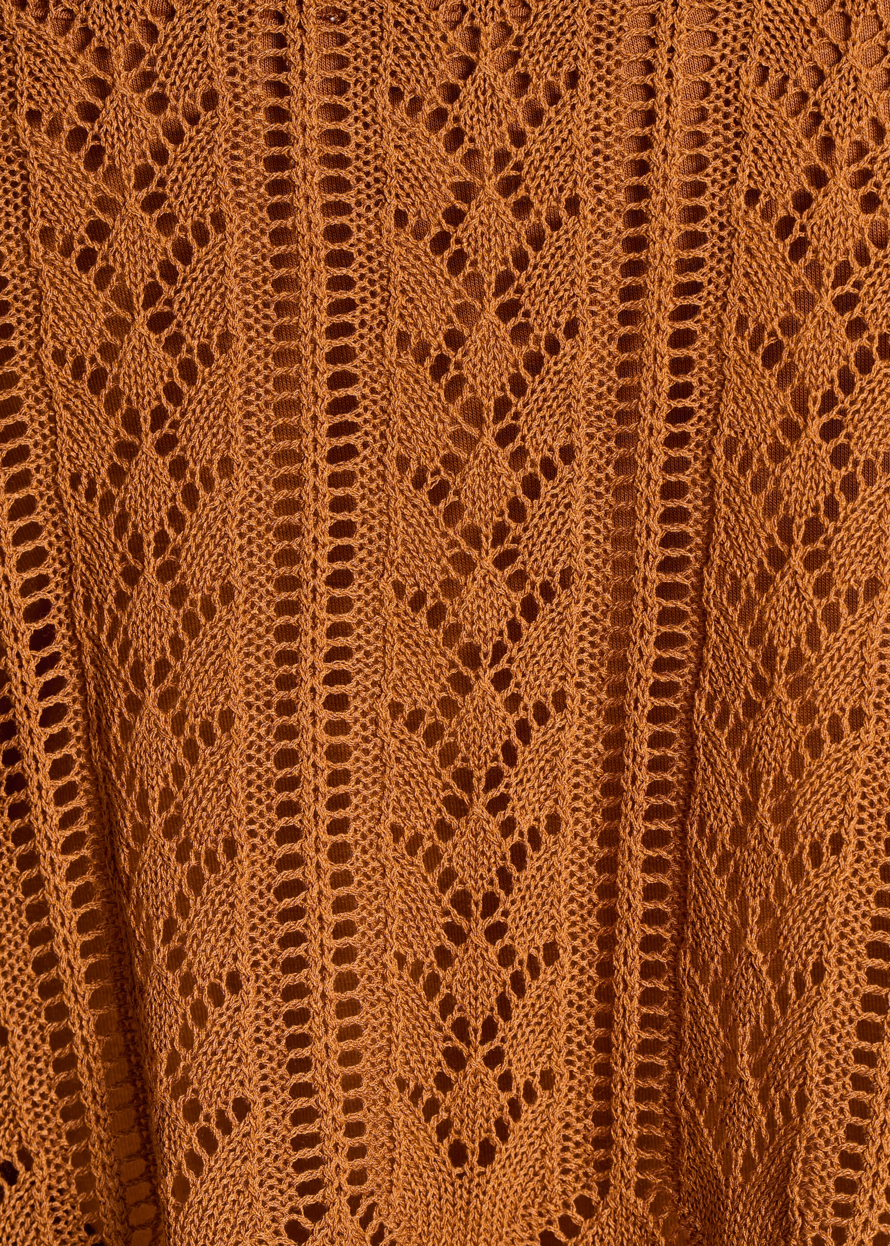 Korte trui in fijn, opengewerkt bruin breisel