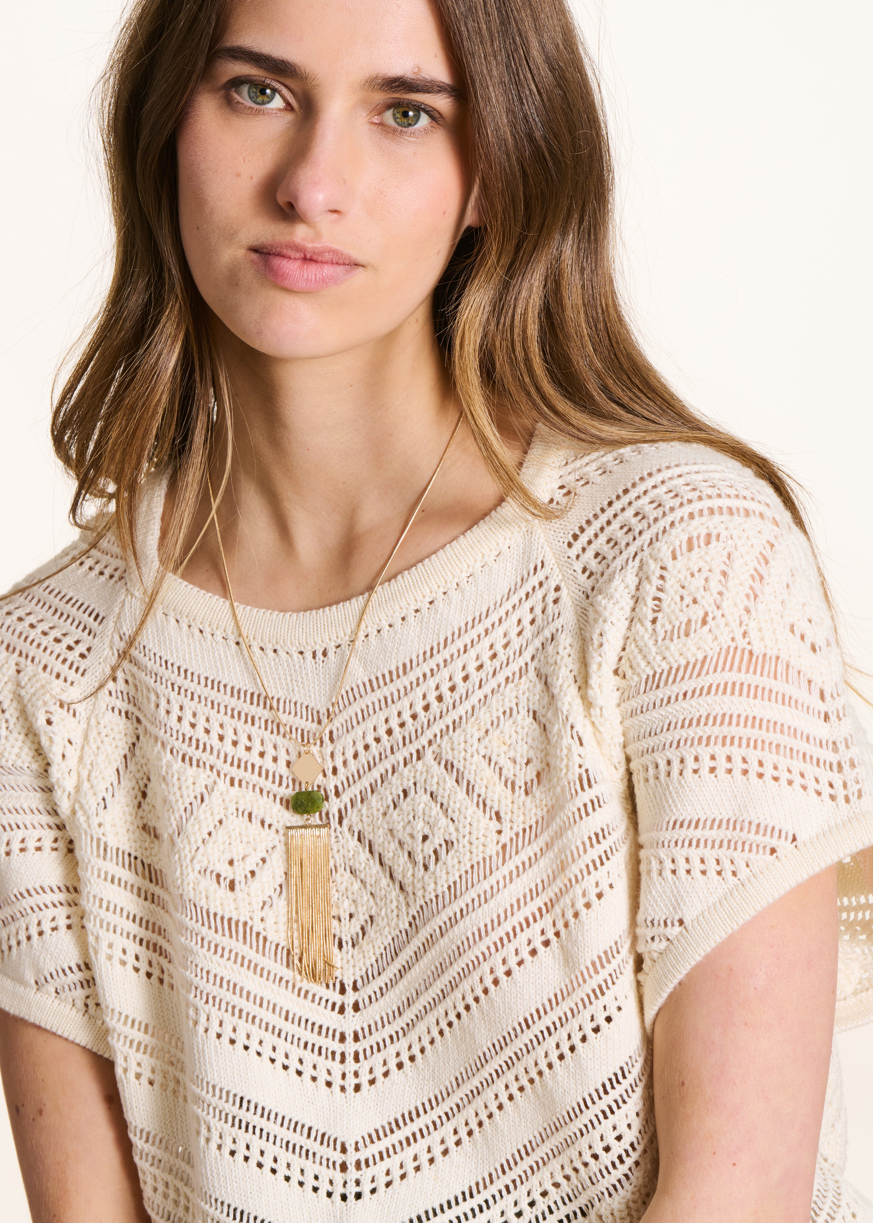 Pull manches courtes écru en maille ajourée