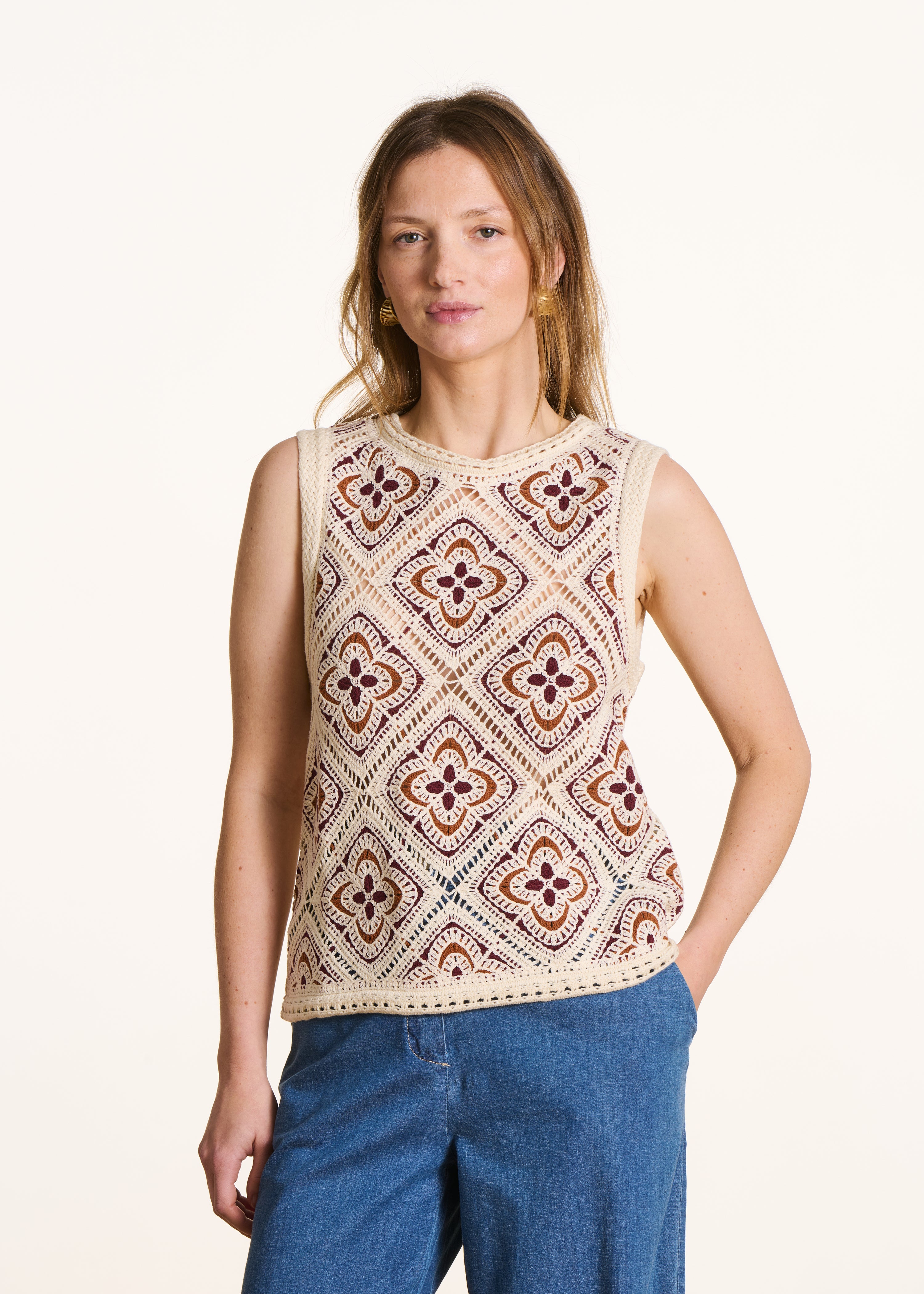 Jersey sin mangas color crudo en punto de ganchillo