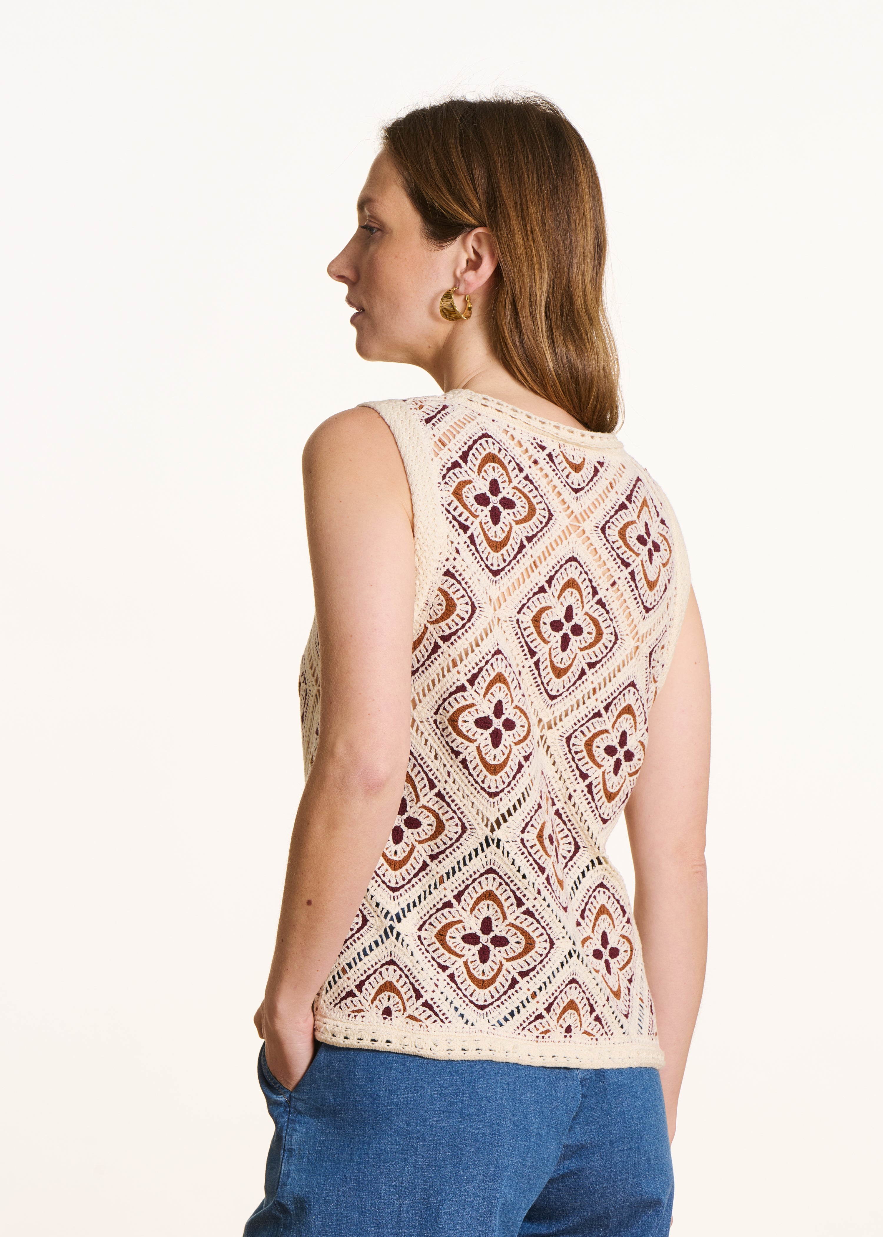 Jersey sin mangas color crudo en punto de ganchillo