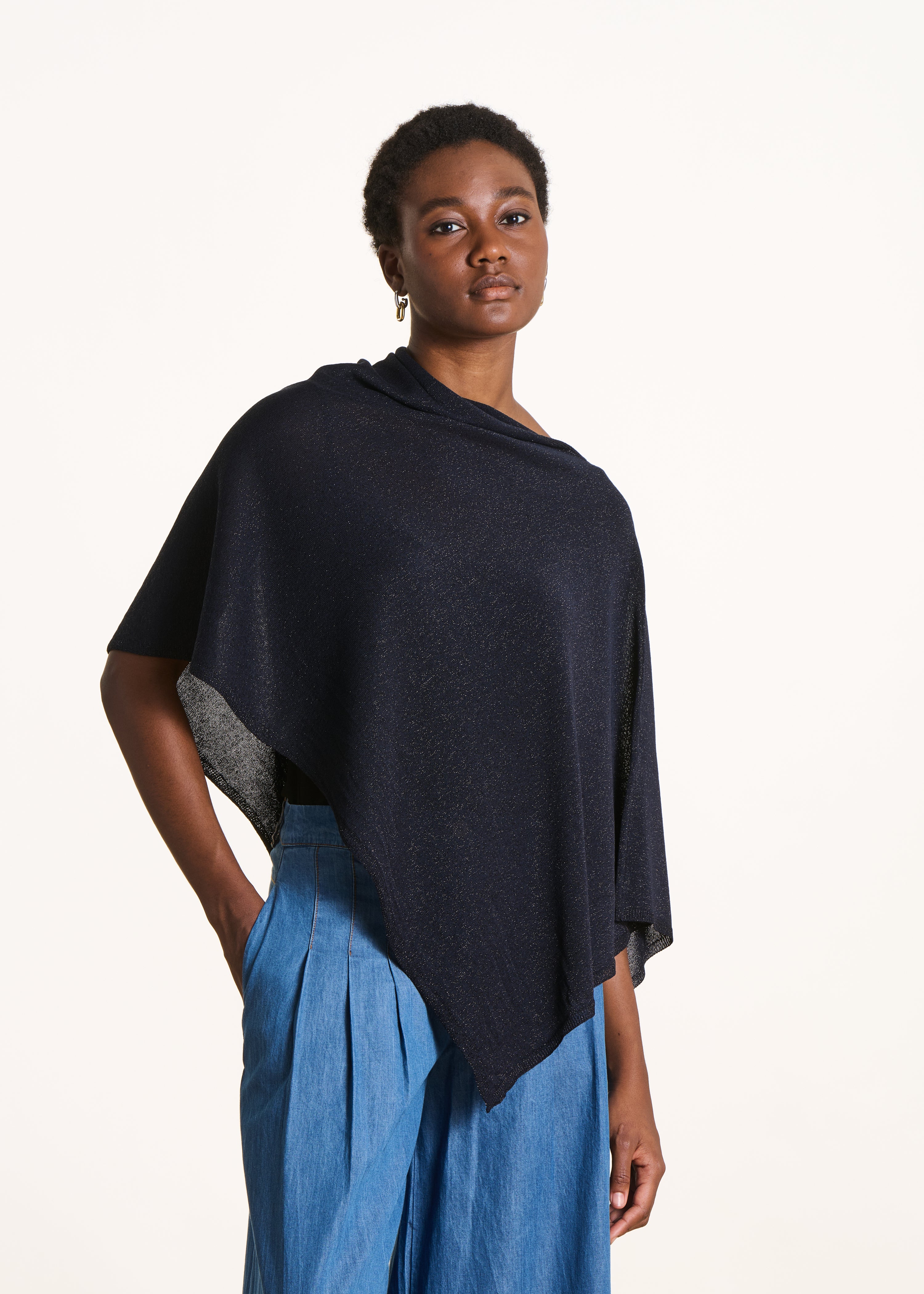 Pull cape en maille fine irisée bleu marine