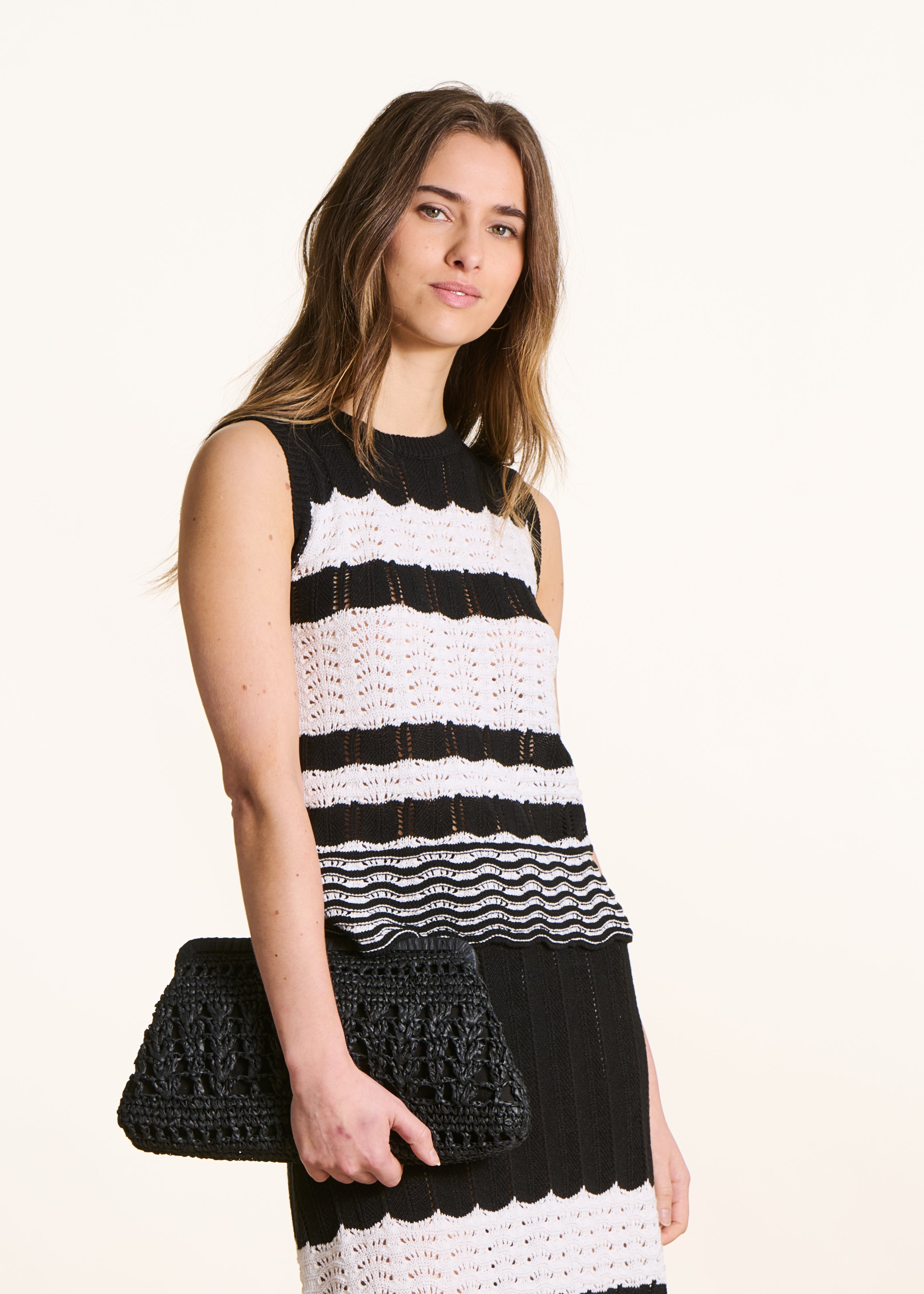 Pull noir en maille rayée ajourée