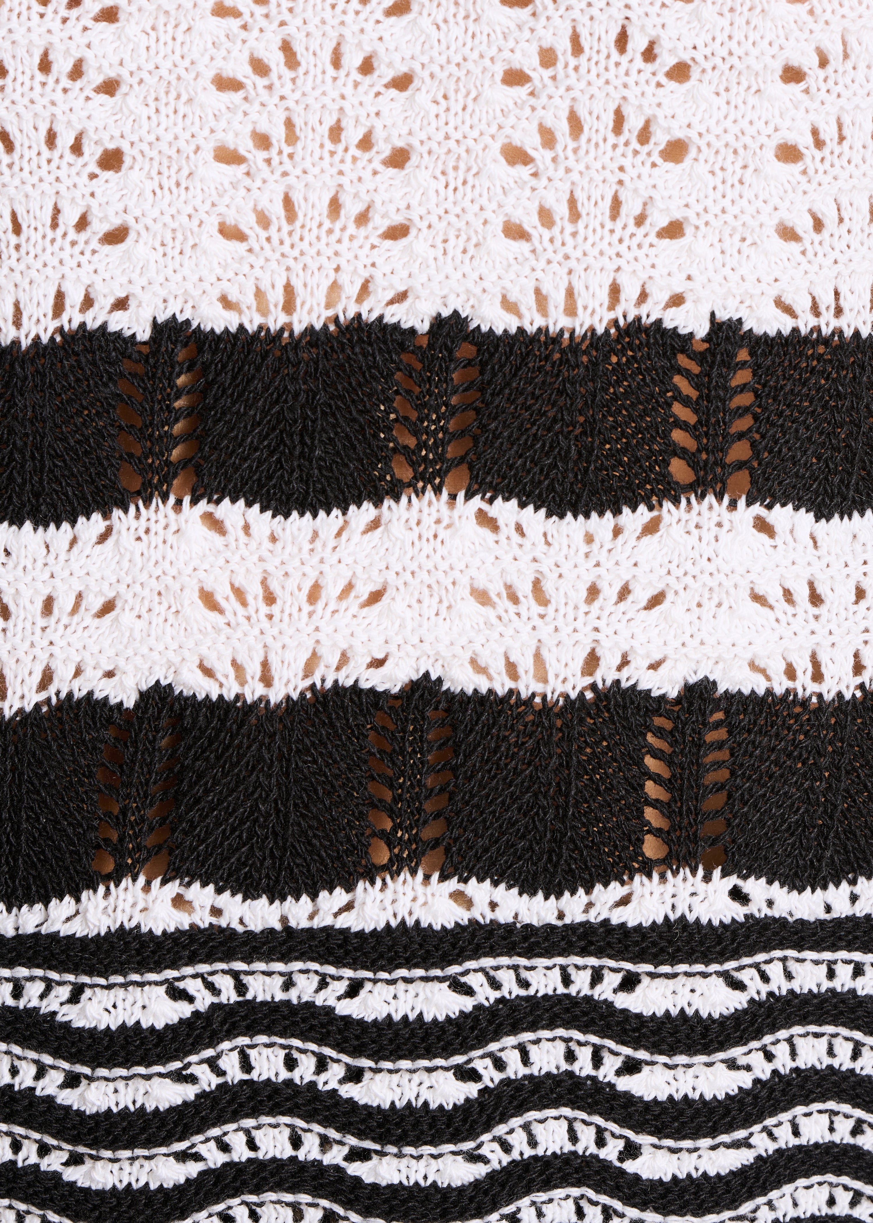 Pull noir en maille rayée ajourée