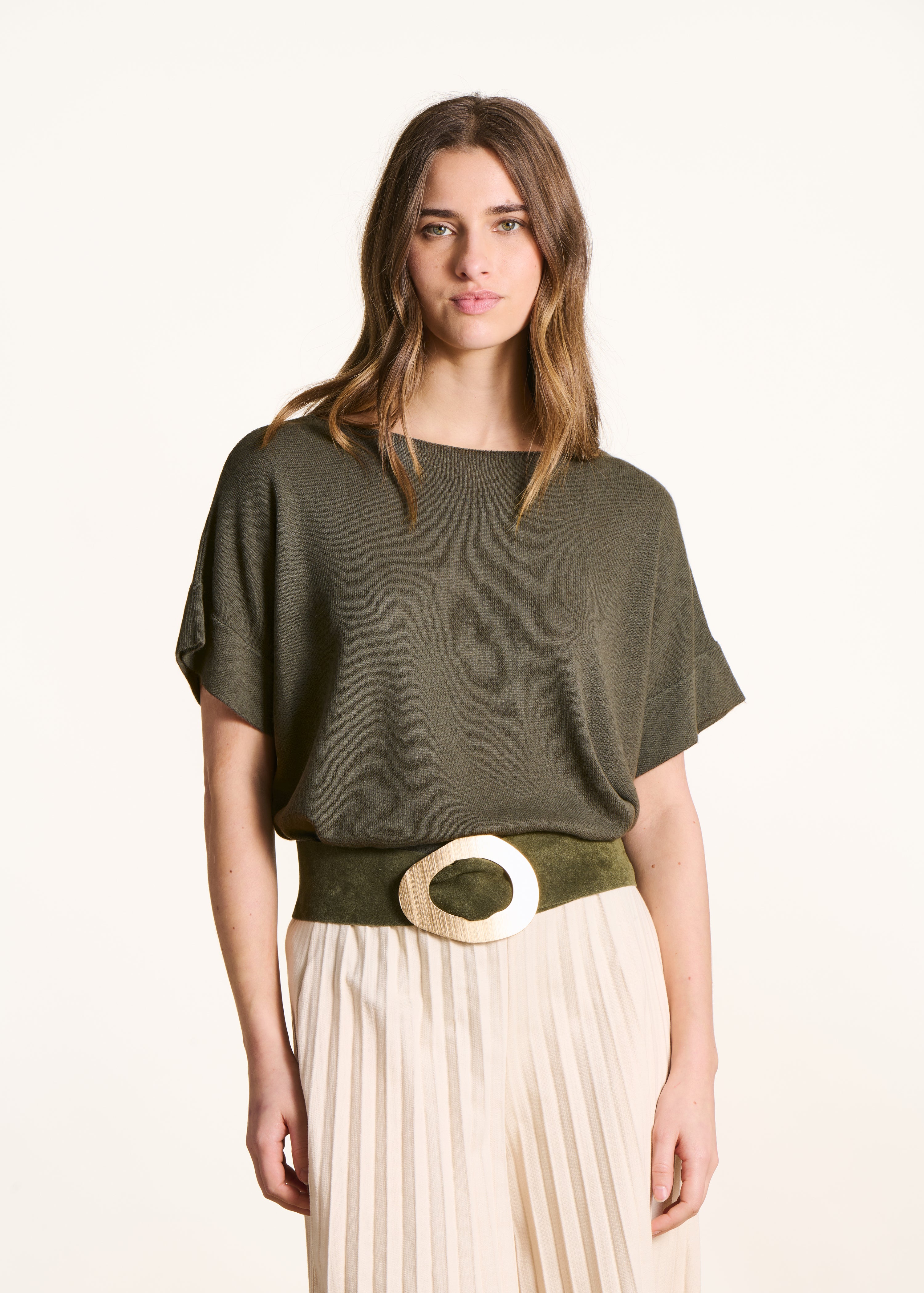 Fine knit khaki sweater with boat neckline