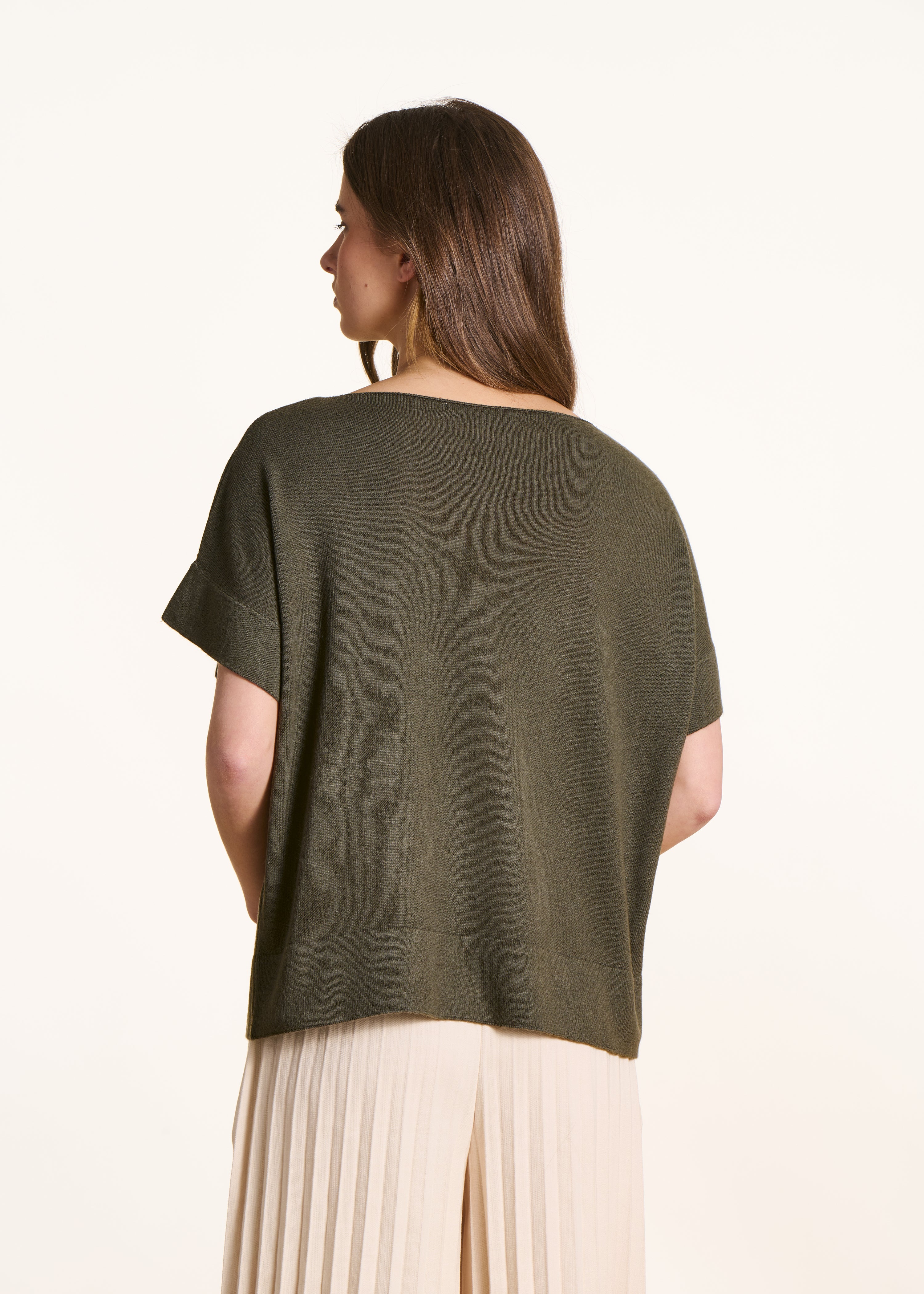 Fijngebreide kaki trui met boothals