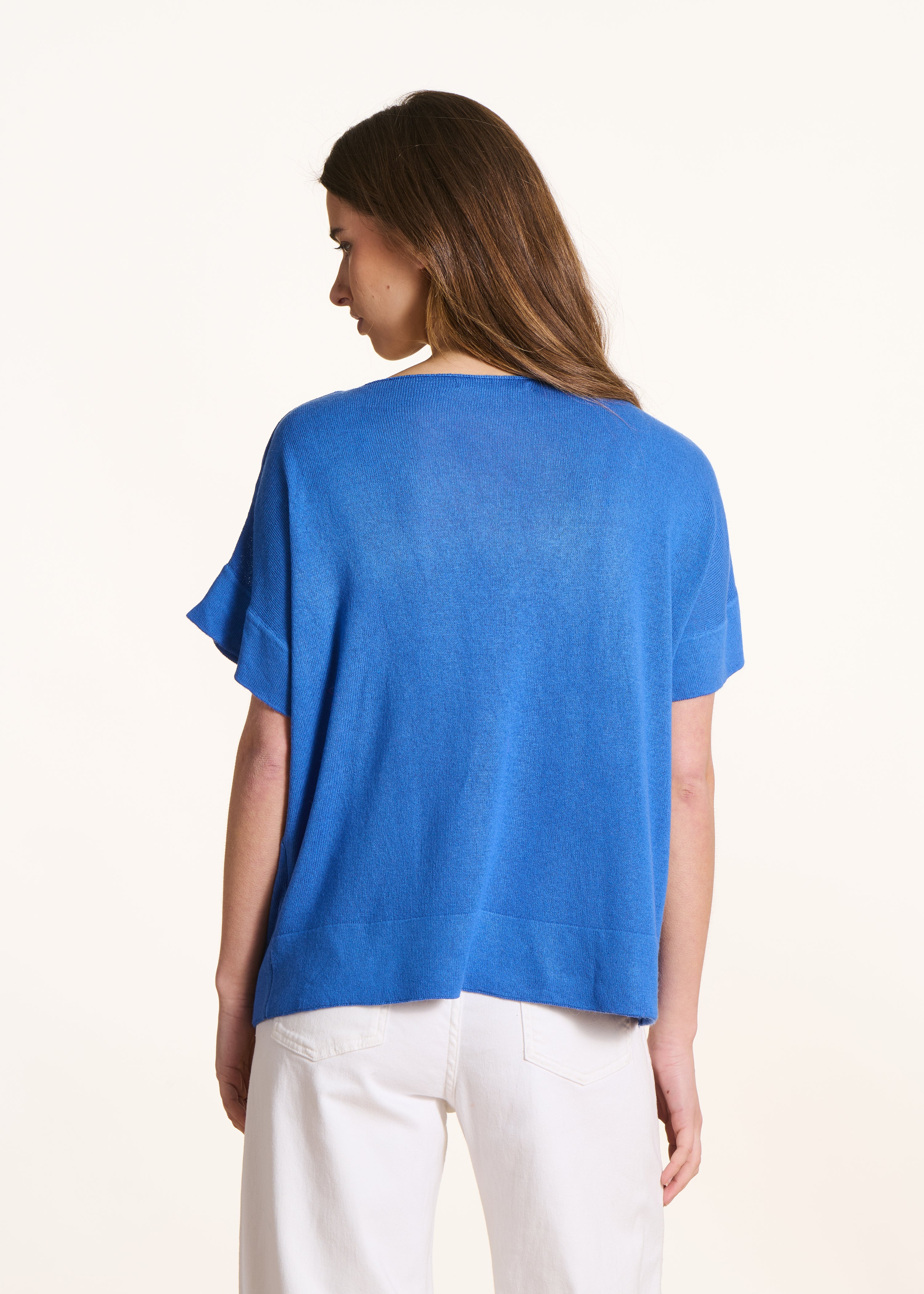 Fijngebreide blauwe trui met boothals