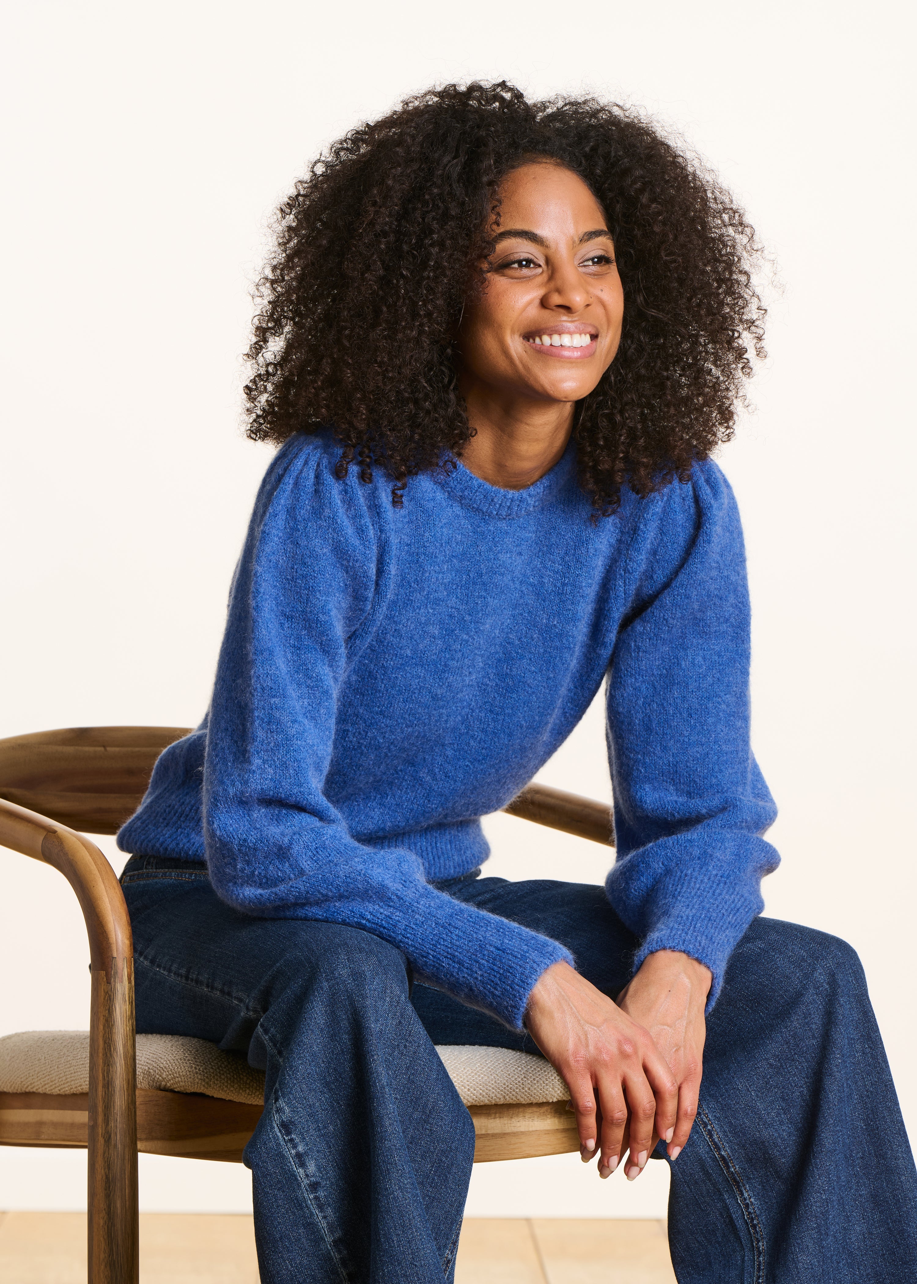 Pull bleu droit col rond