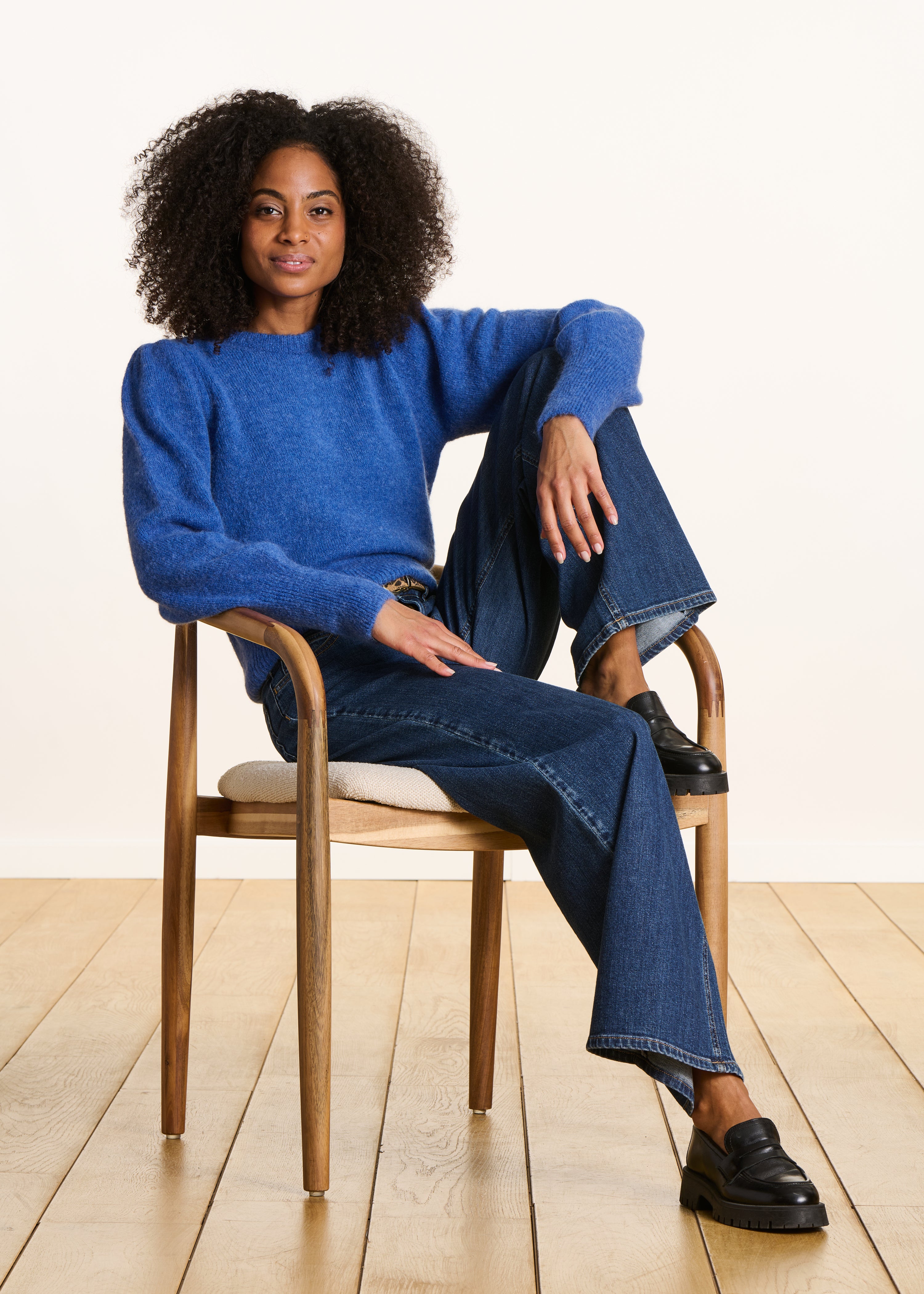 Pull bleu droit col rond