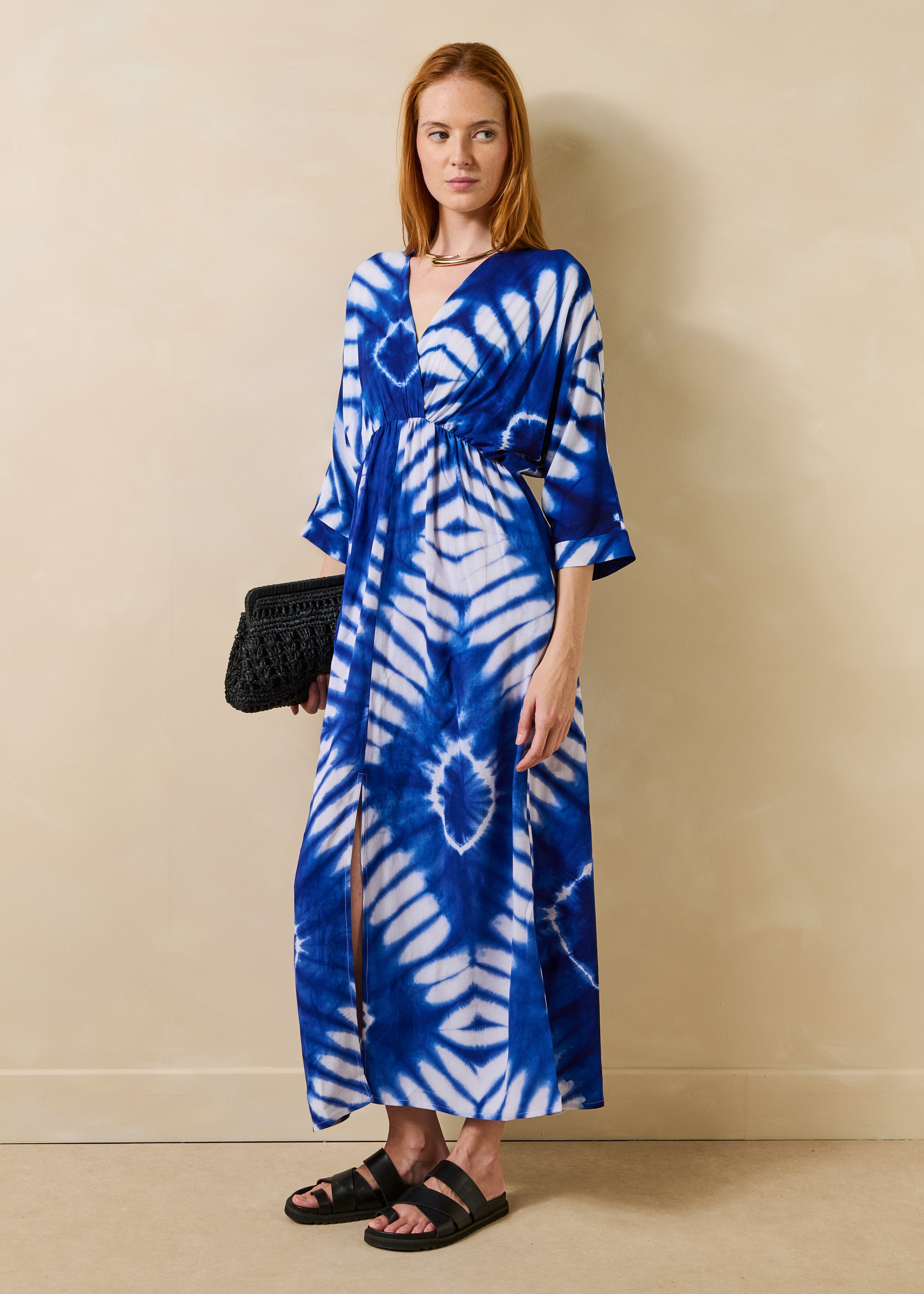 Blaues langes Kleid mit 3/4-Ärmeln und Print