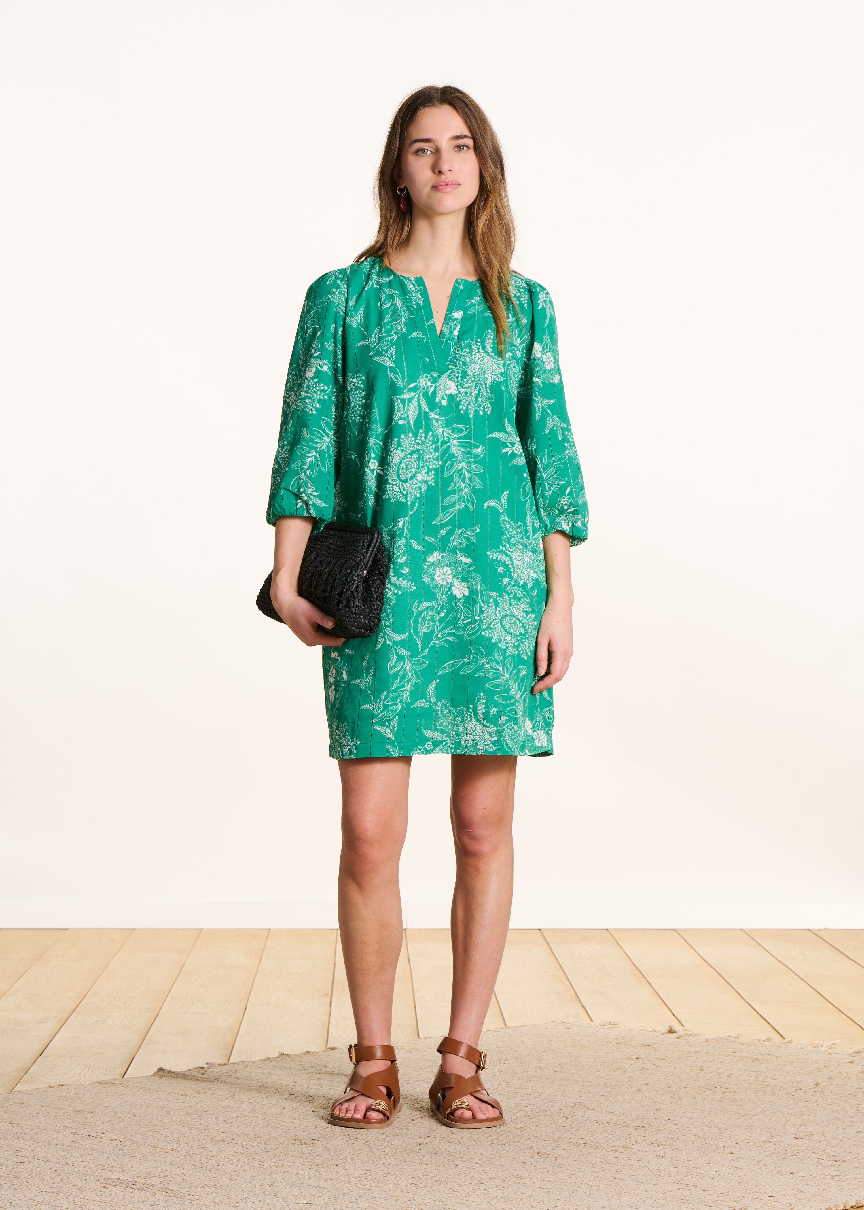 Abito corto in voile di cotone biologico verde a fiori