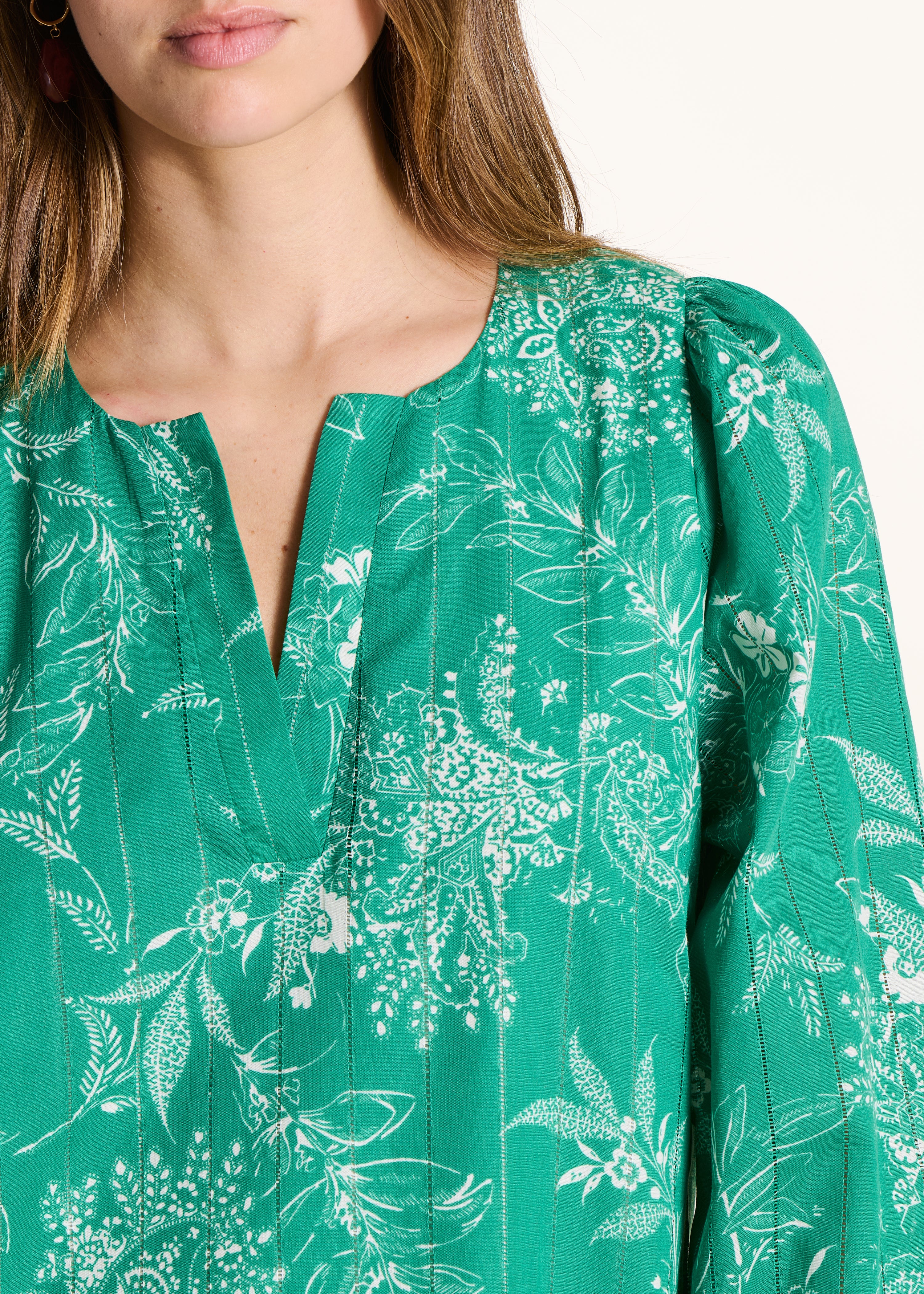 Robe courte verte fleurie en voile de coton biologique